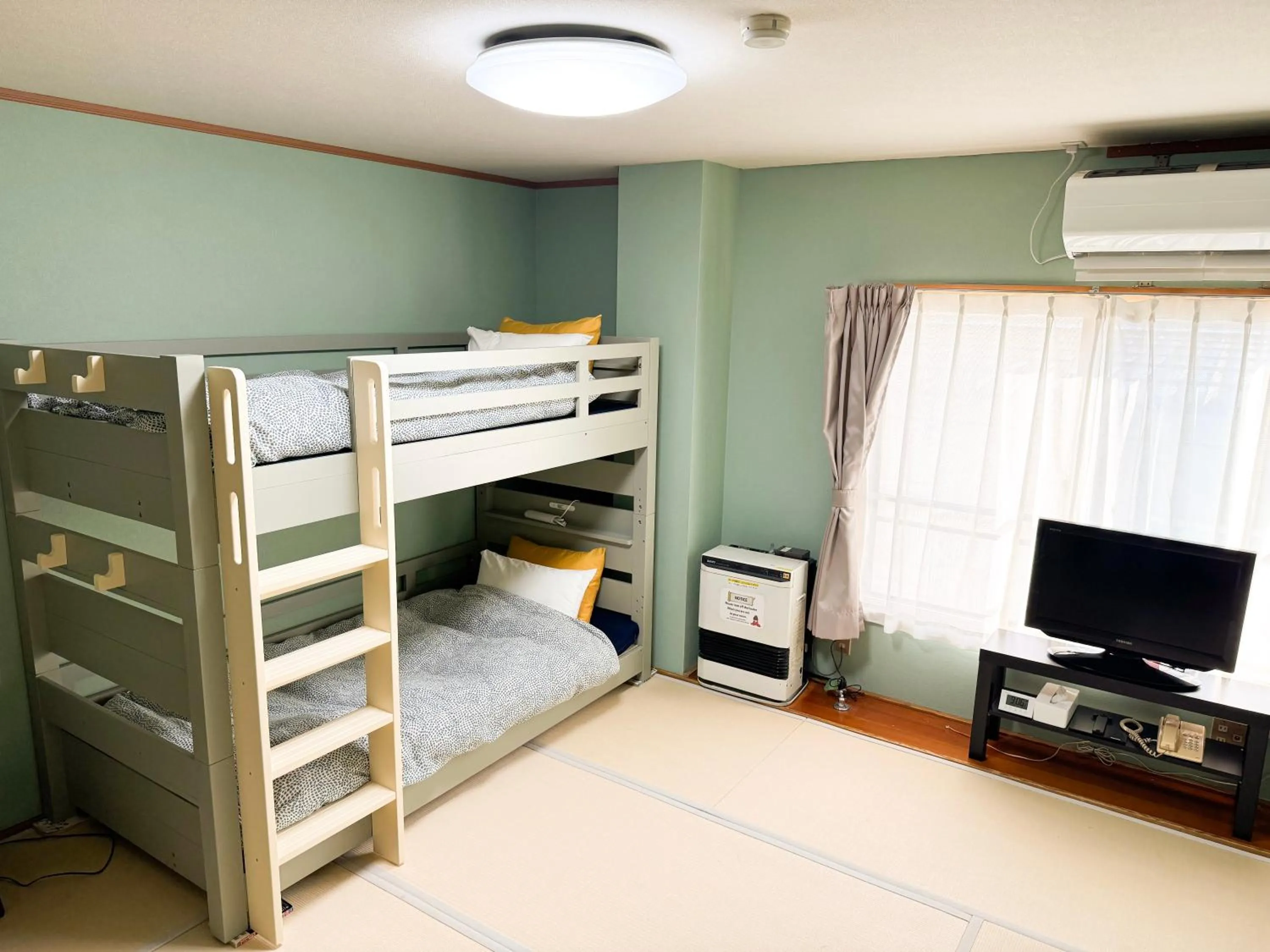 bunk bed, Bed in Belle Vue Nishiura