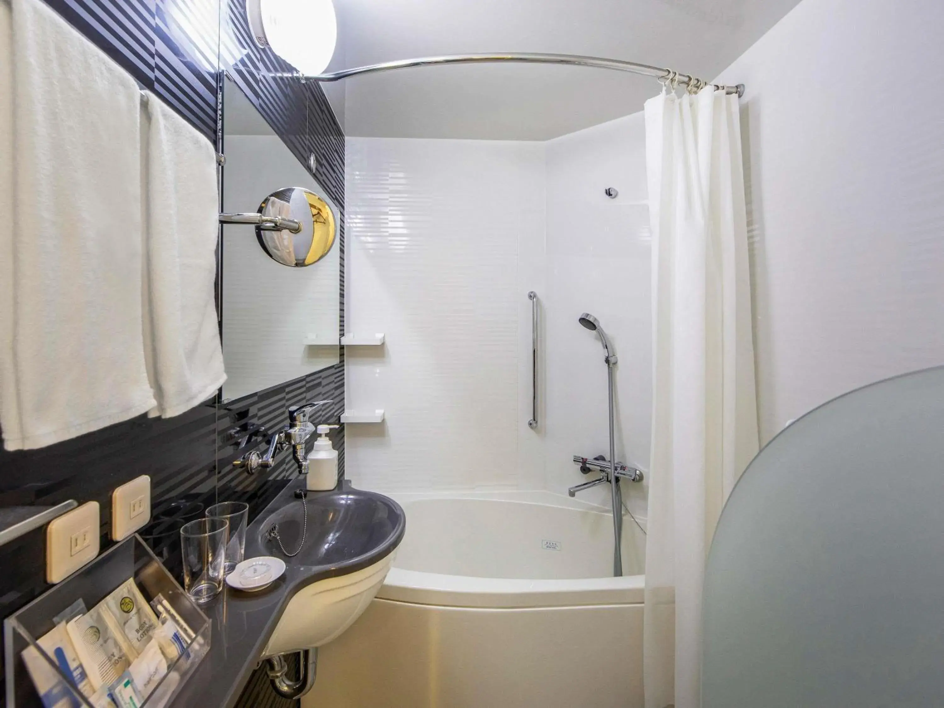 Bedroom in ibis Styles Tokyo Ginza Bedroom in ibis Styles Tokyo Ginza