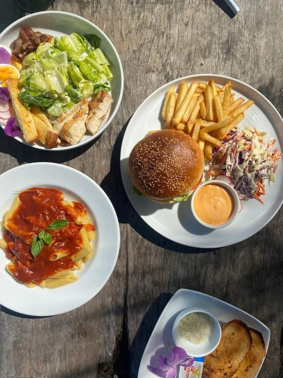 Food and drinks in Long Set Resort