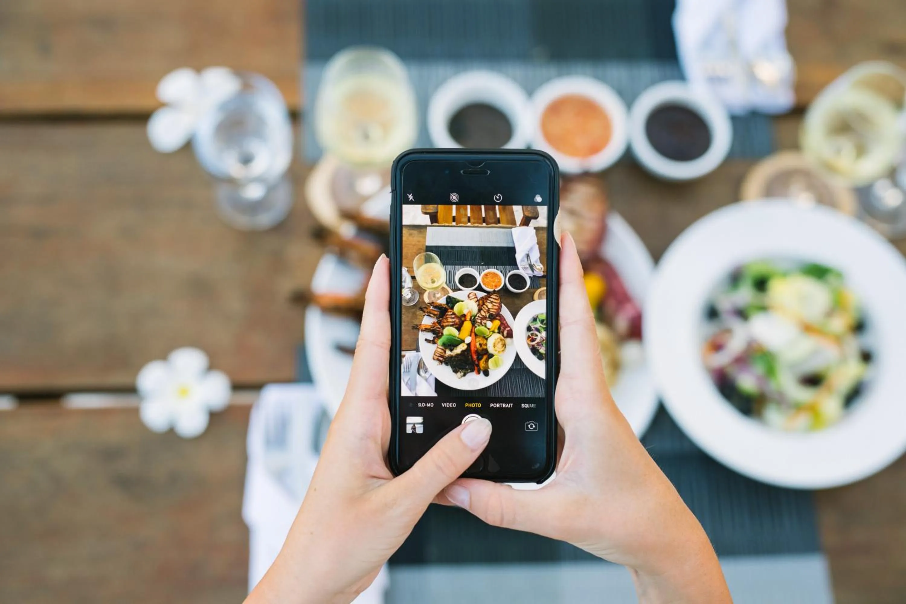 Restaurant/places to eat in Long Set Resort