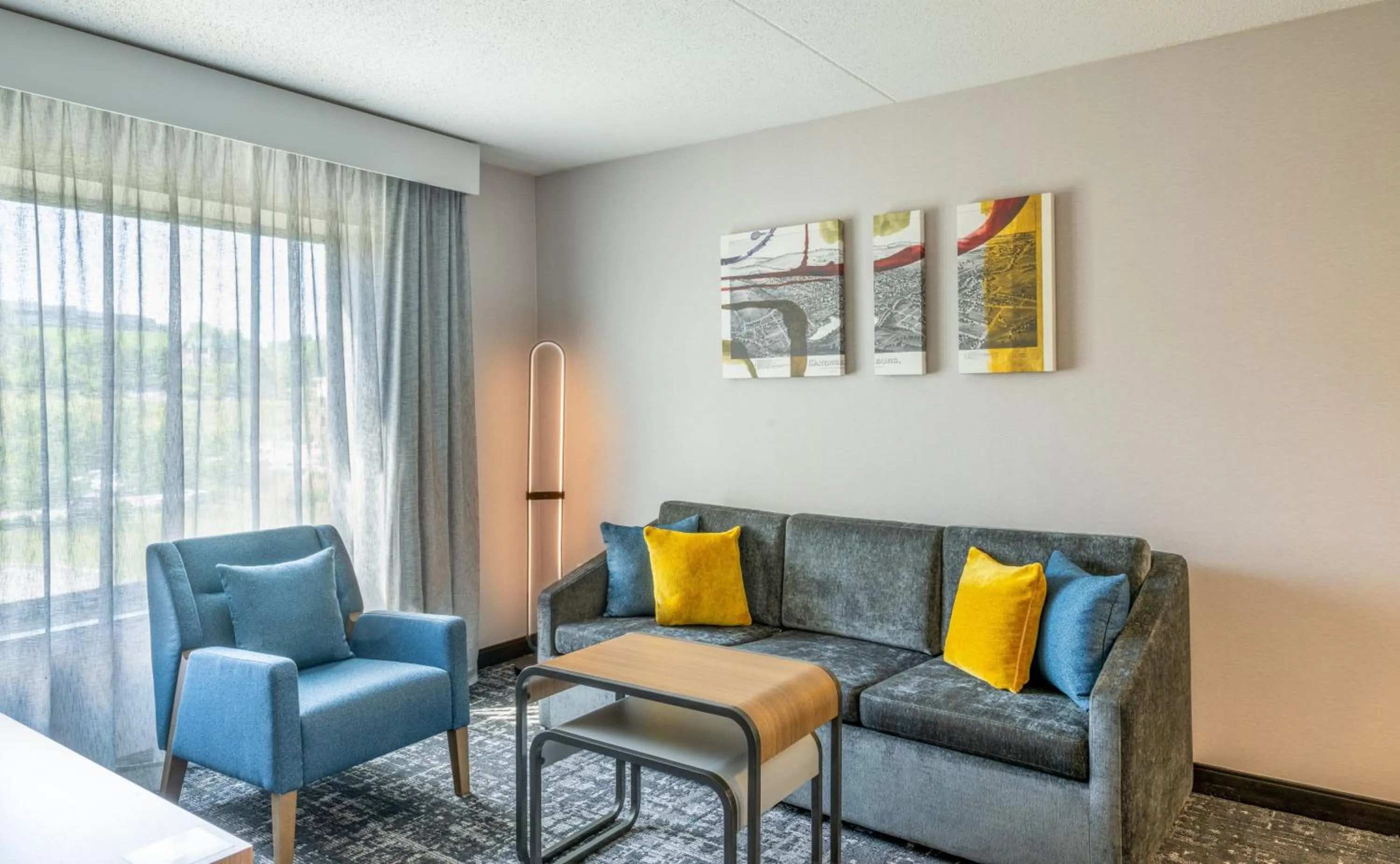 Seating area in Homewood Suites by Hilton Pittsburgh-Southpointe