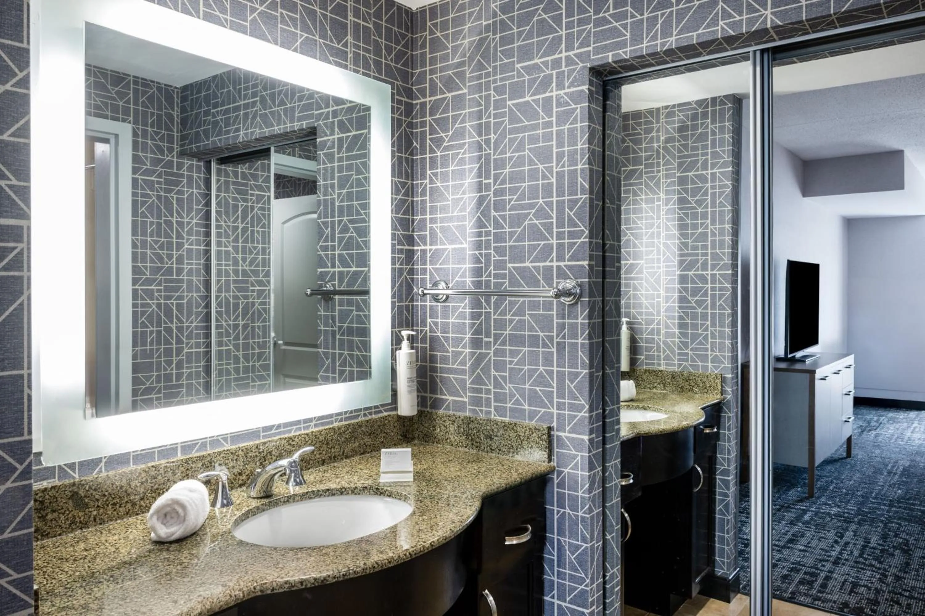 Bathroom in Homewood Suites by Hilton Pittsburgh-Southpointe