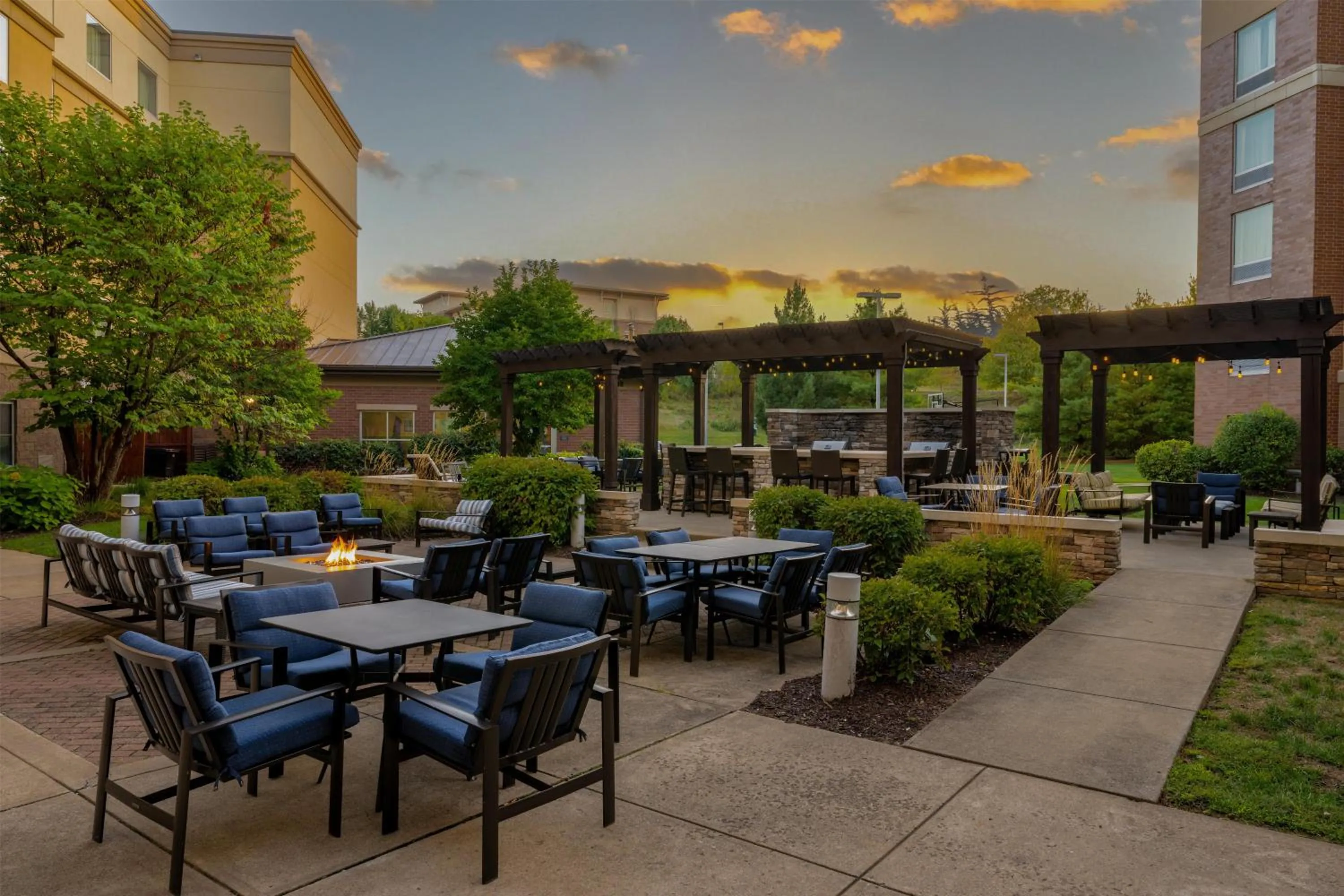 Inner courtyard view in Homewood Suites by Hilton Pittsburgh-Southpointe