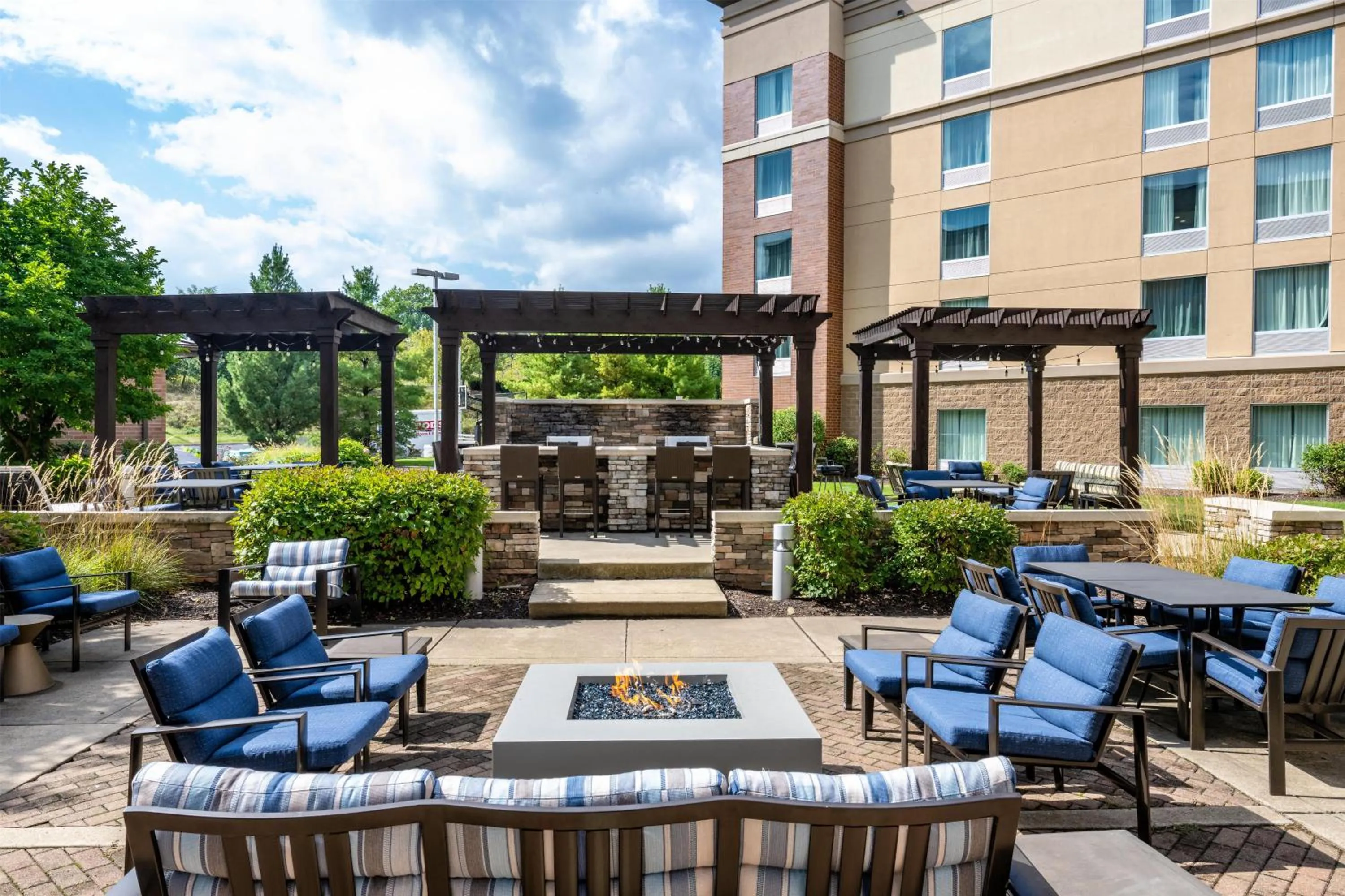 Inner courtyard view in Homewood Suites by Hilton Pittsburgh-Southpointe