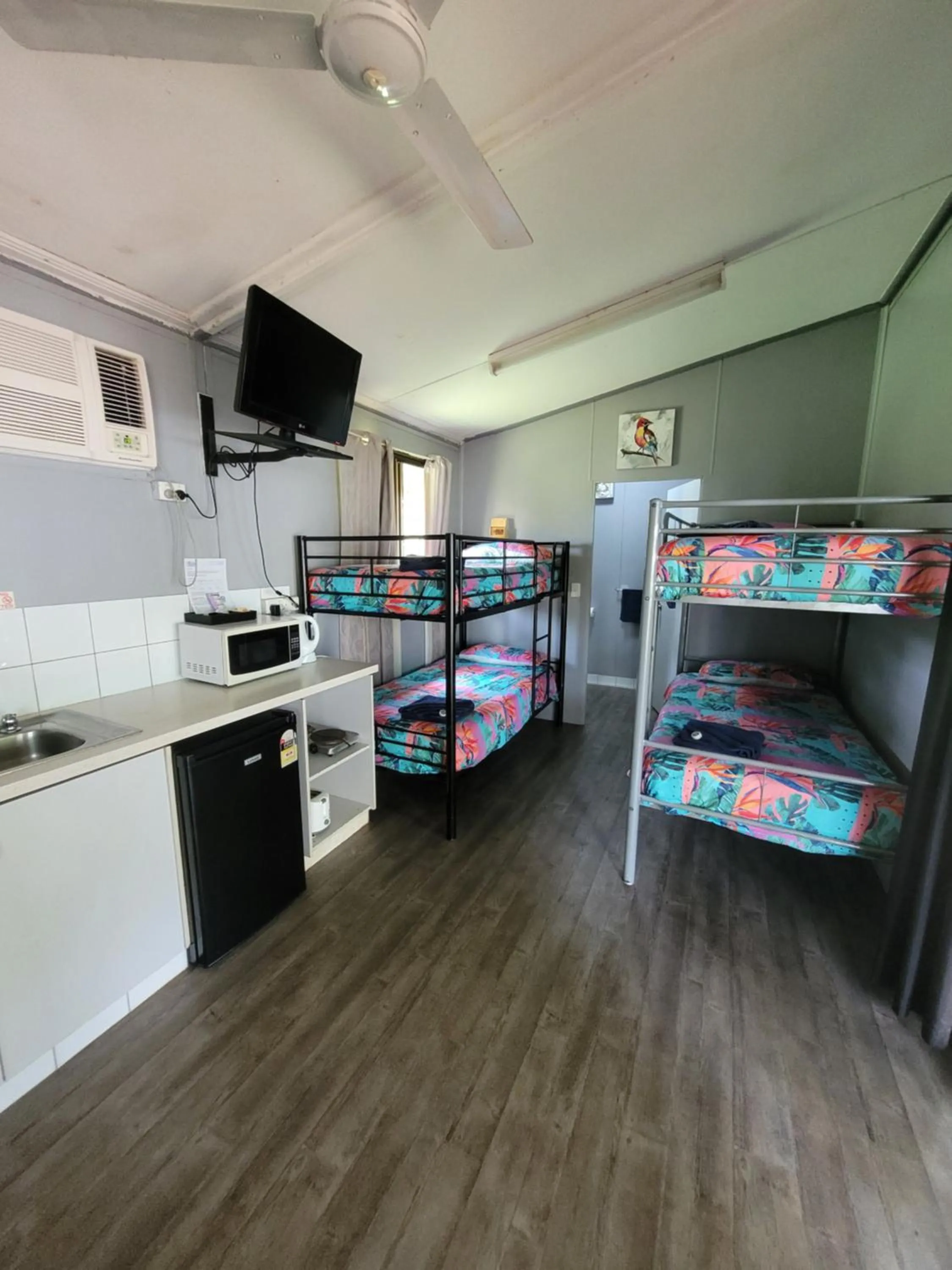 bunk bed, Bed in AAOK Lakes Resort and Caravan Park