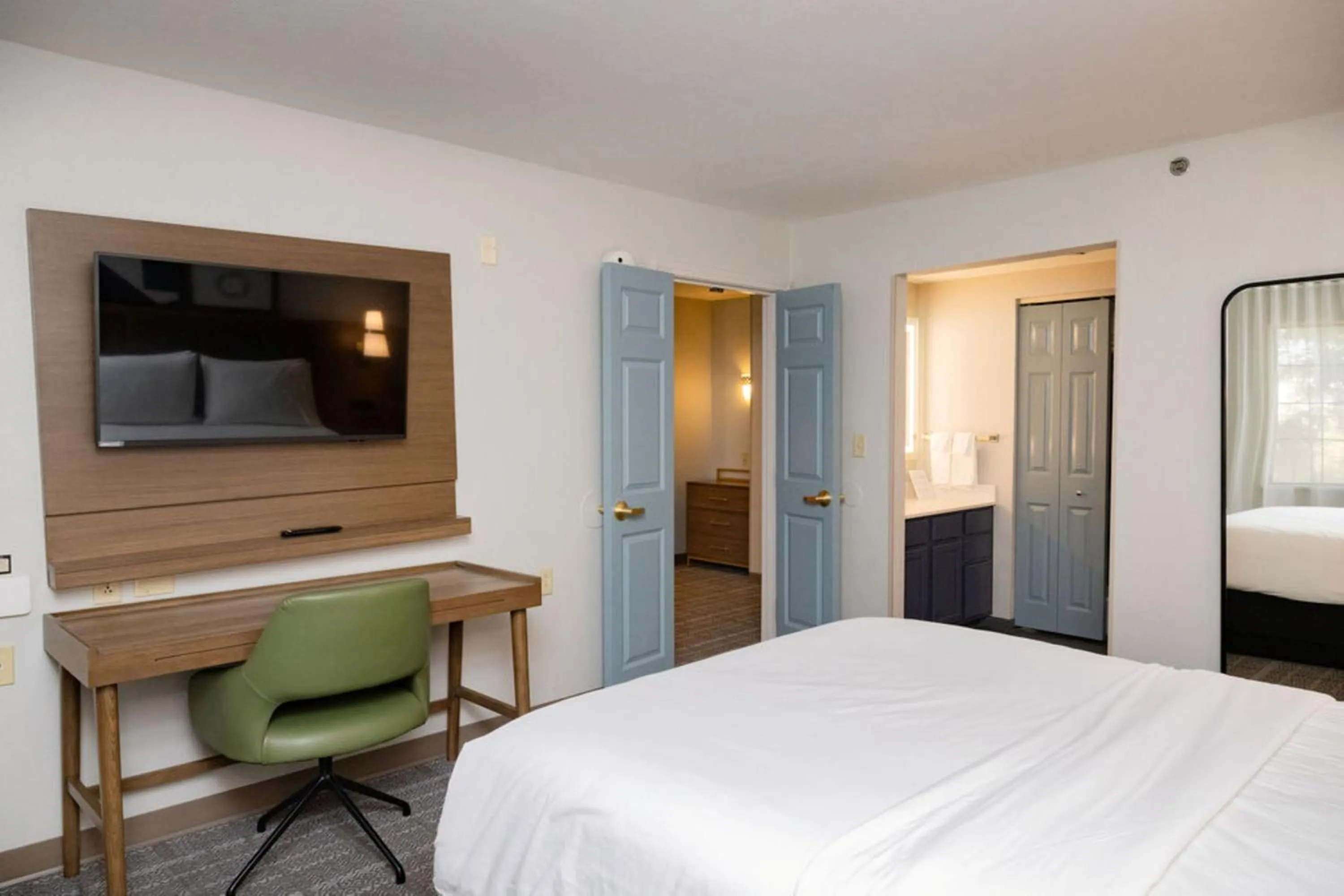 Photo of the whole room, Bed in Staybridge Suites Jackson by IHG