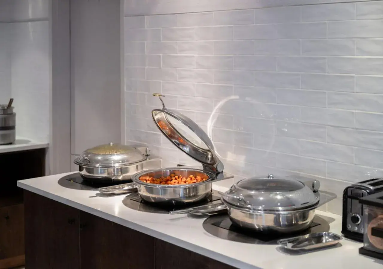 Food in Staybridge Suites Jackson by IHG Food in Staybridge Suites Jackson by IHG