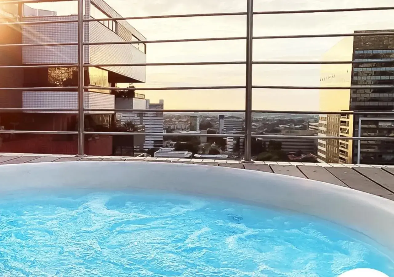 Swimming pool in Hotel Adrianópolis All Suites Swimming pool in Hotel Adrianópolis All Suites