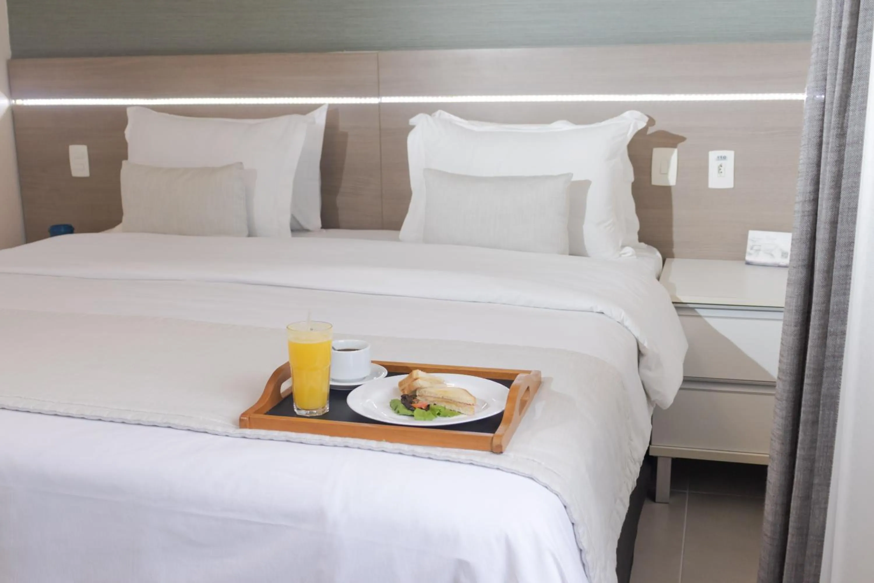 Bedroom, Bed in Hotel Adrianópolis All Suites