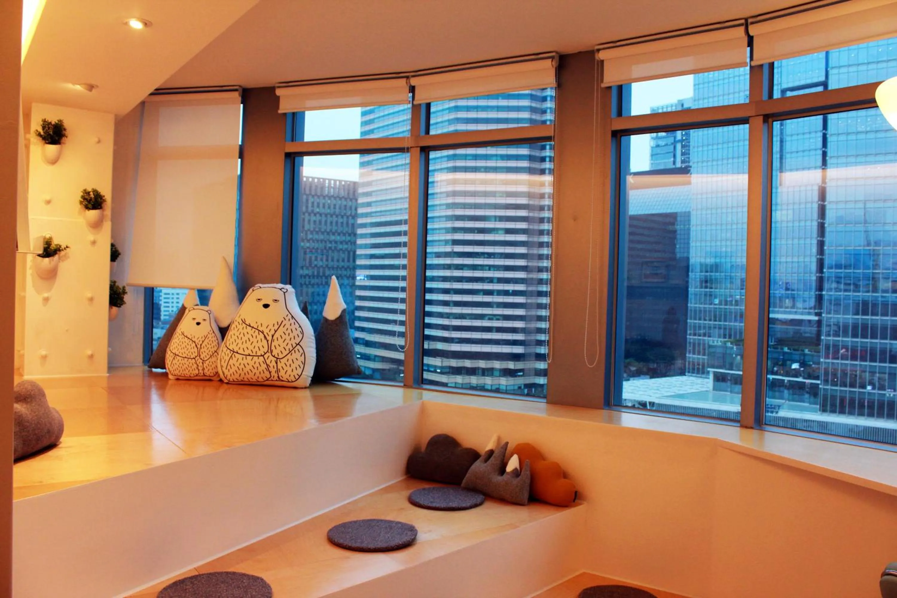 Communal lounge/ TV room in Hostel Haru