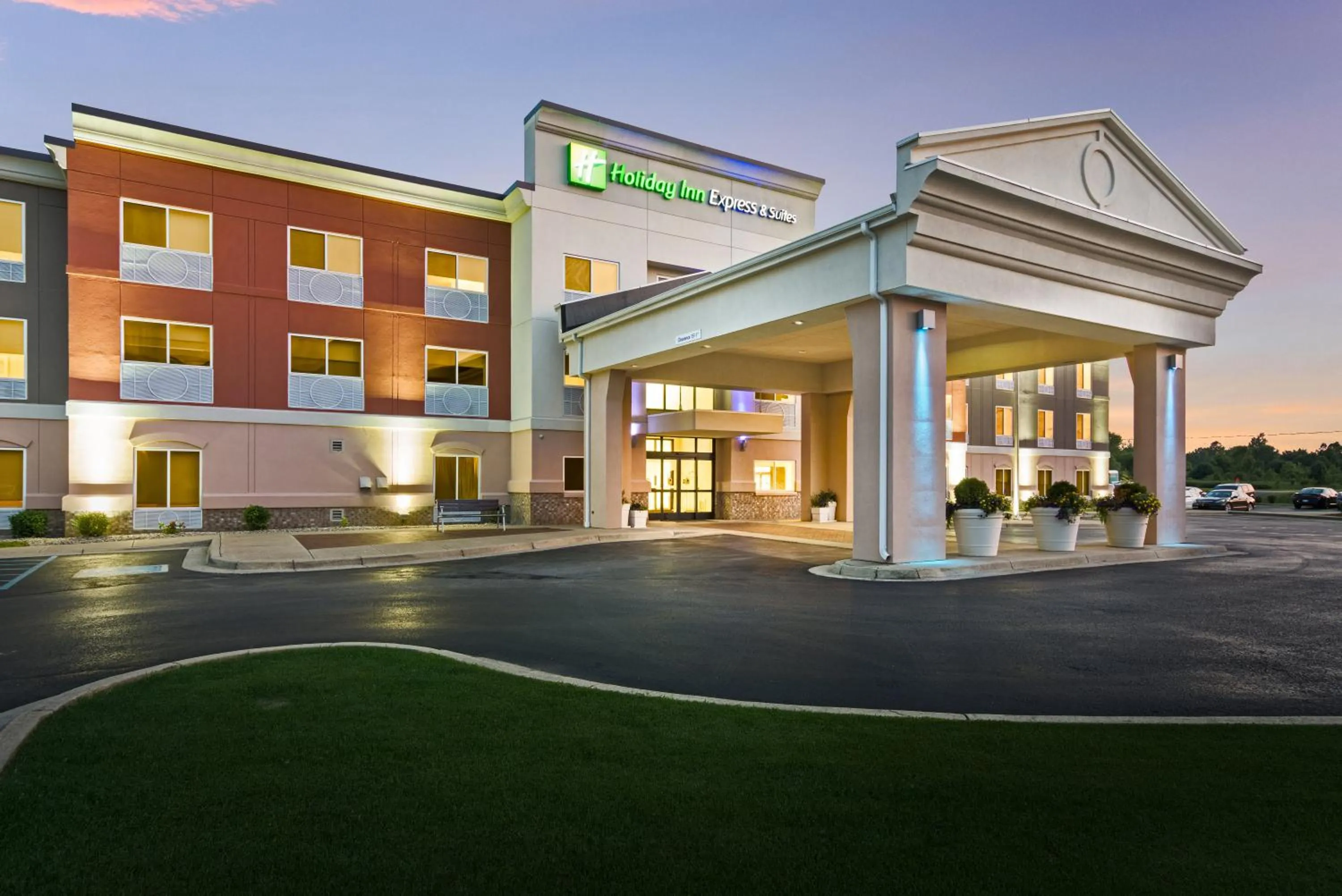 Property building in Holiday Inn Express Hotel & Suites Jasper, an IHG Hotel