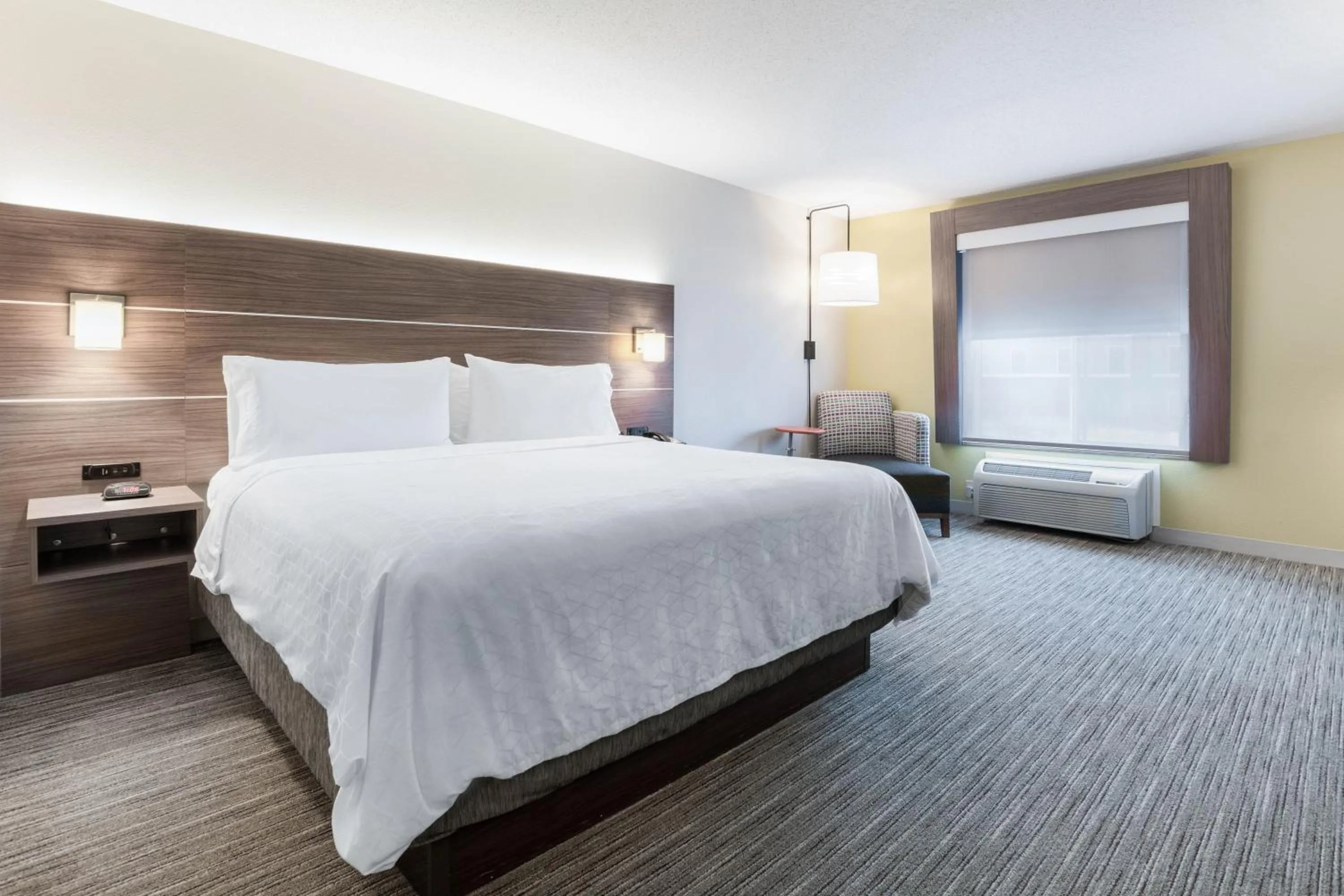 Photo of the whole room, Bed in Holiday Inn Express Hotel & Suites Jasper, an IHG Hotel