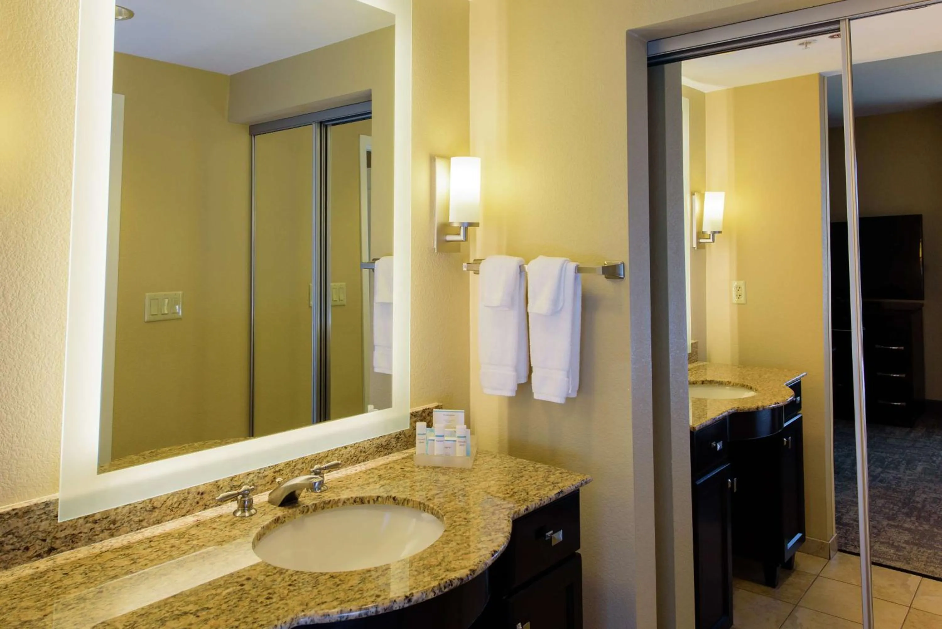 Bathroom in Homewood Suites by Hilton Phoenix Chandler Fashion Center