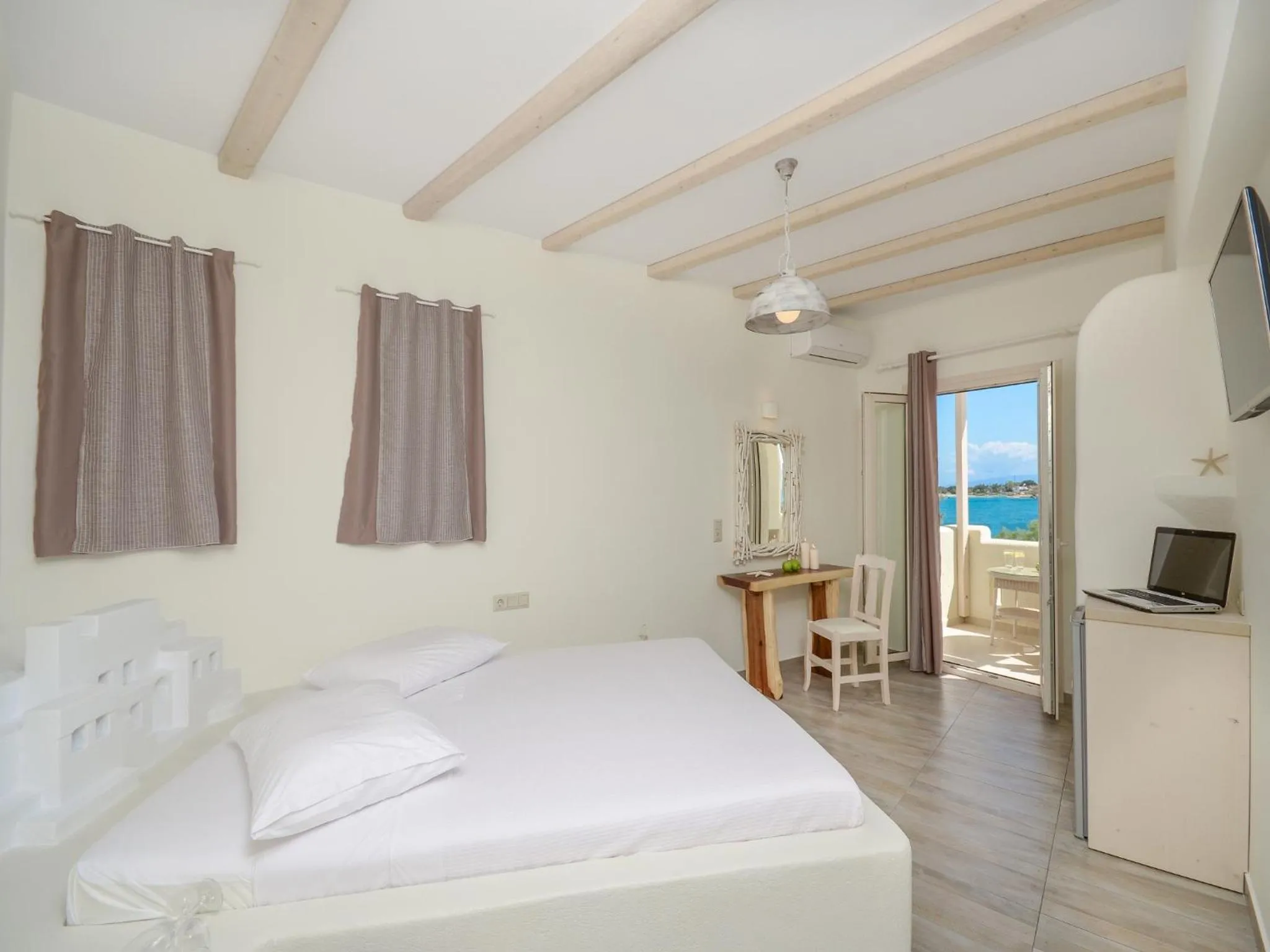 Photo of the whole room, Bed in Angel Suites