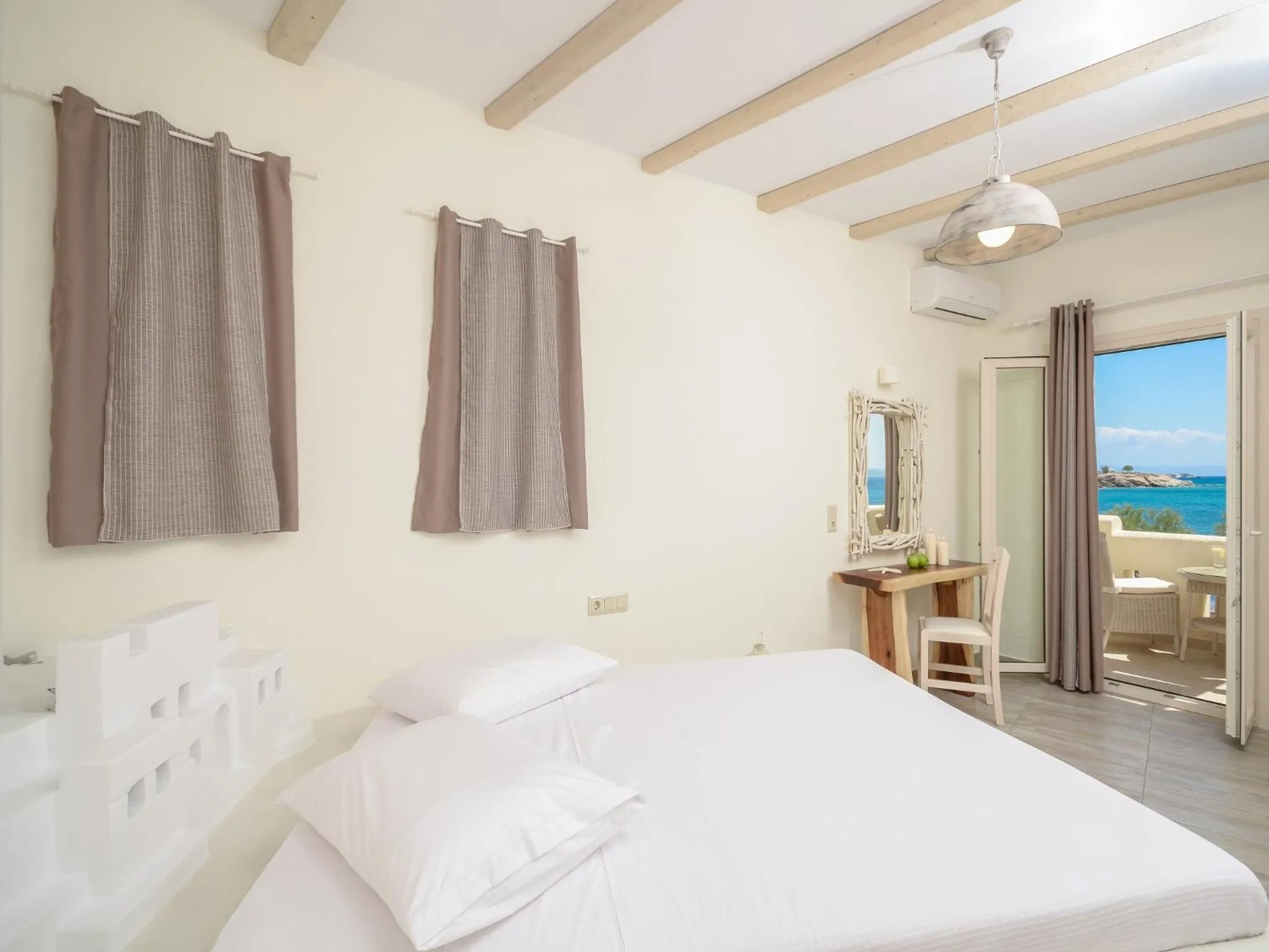 Property building, Bed in Angel Suites