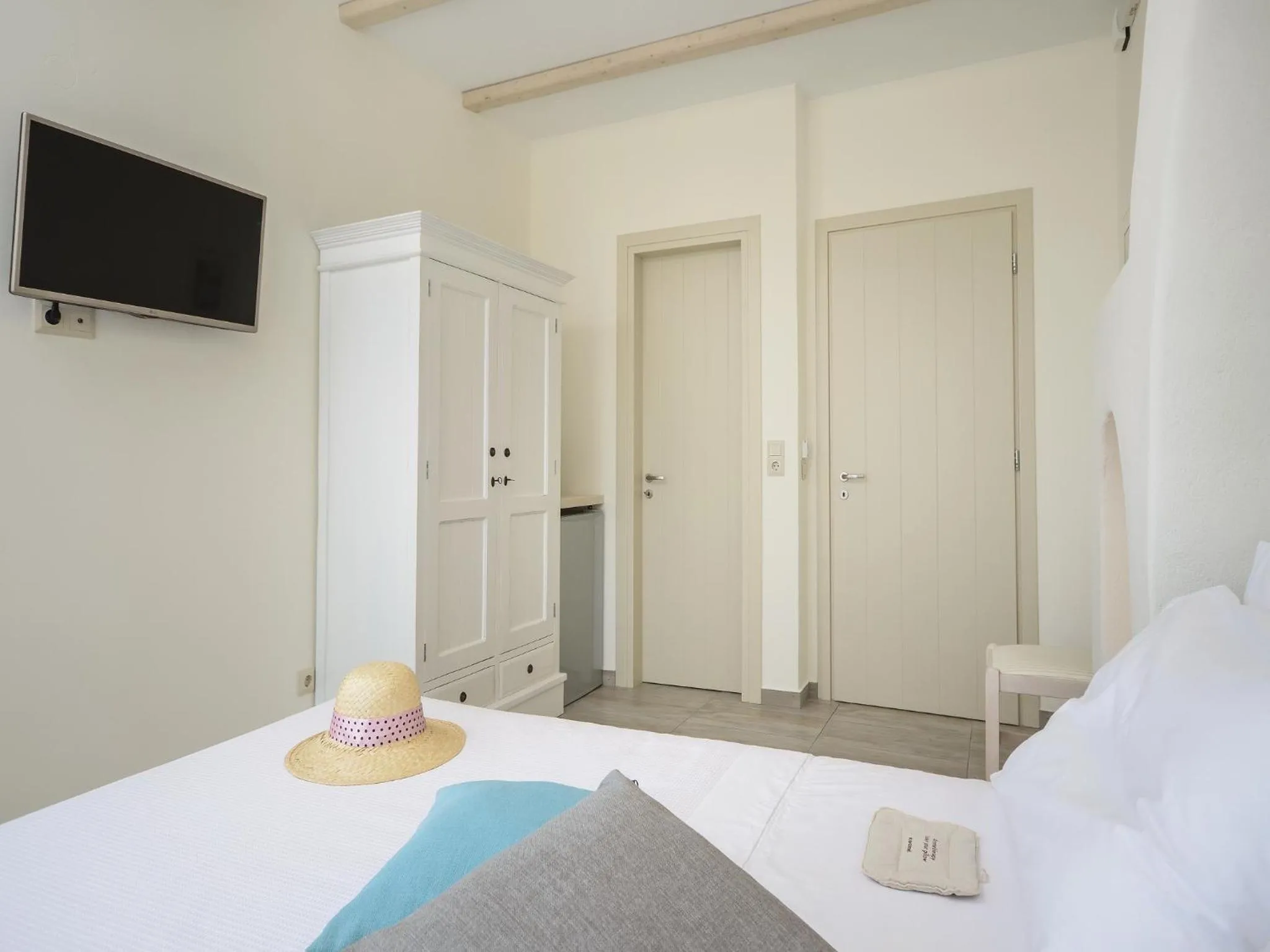 Photo of the whole room, Bed in Angel Suites