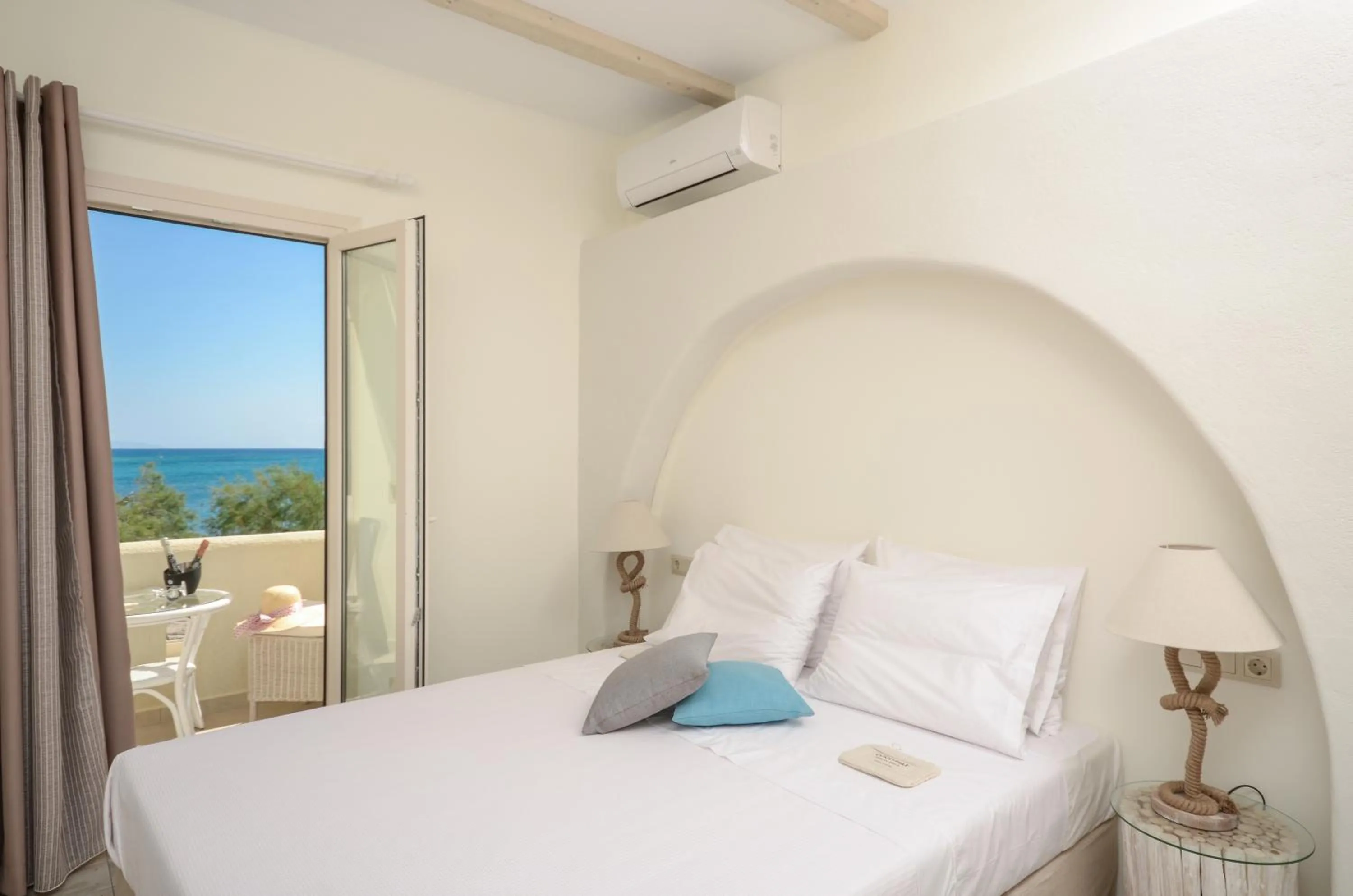 Day, Bed in Angel Suites