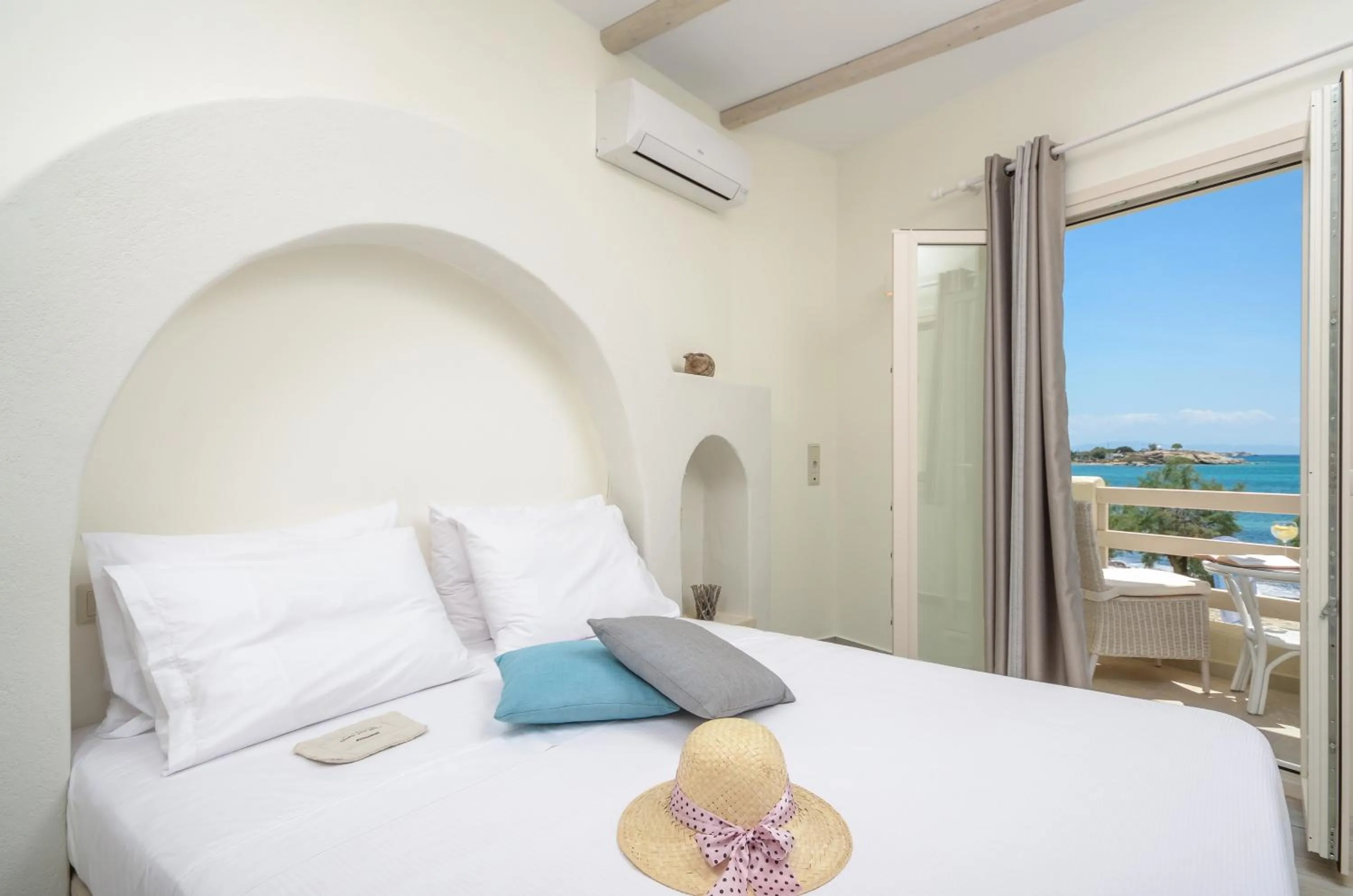 Photo of the whole room, Bed in Angel Suites