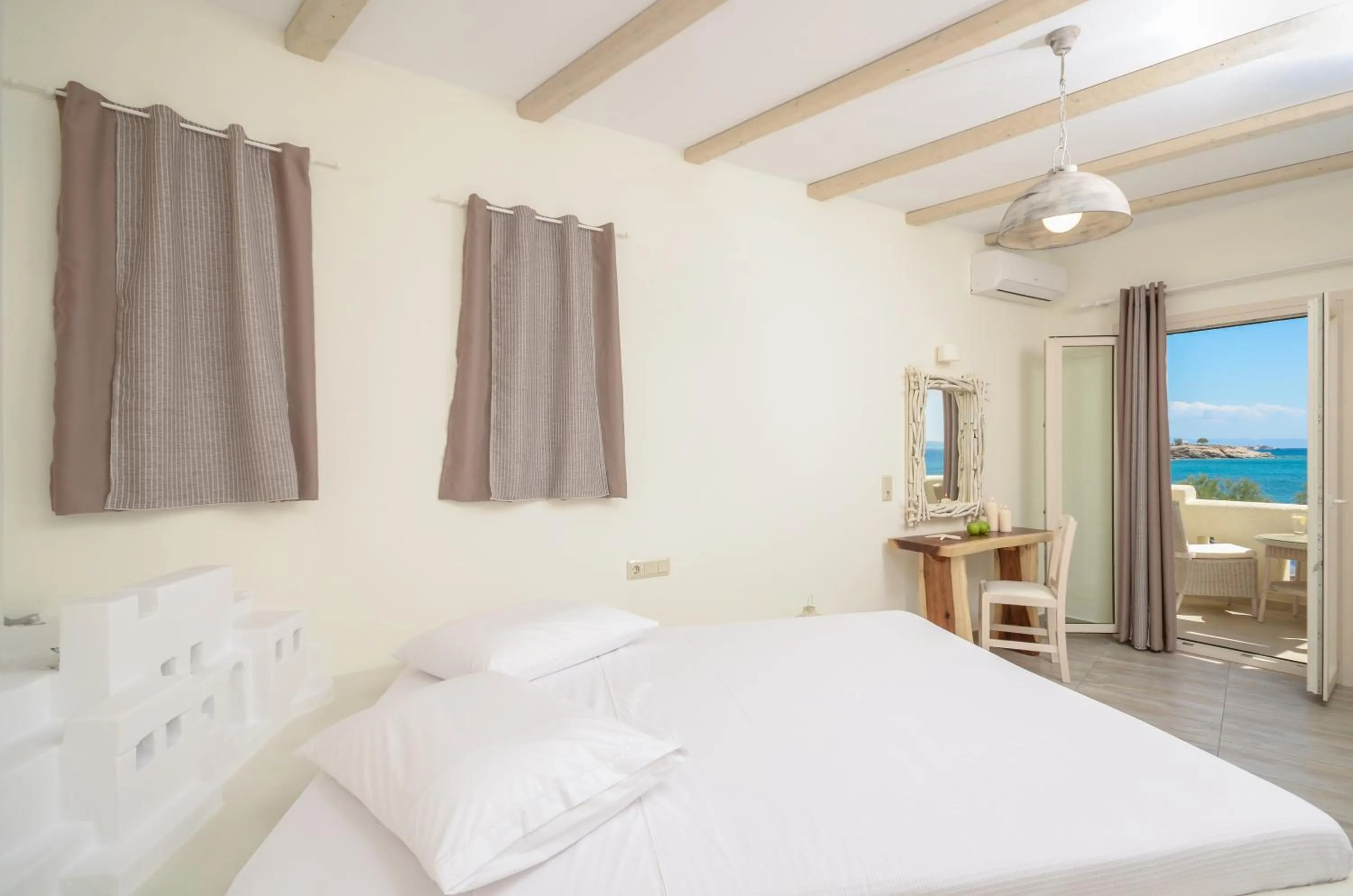 Day, Bed in Angel Suites