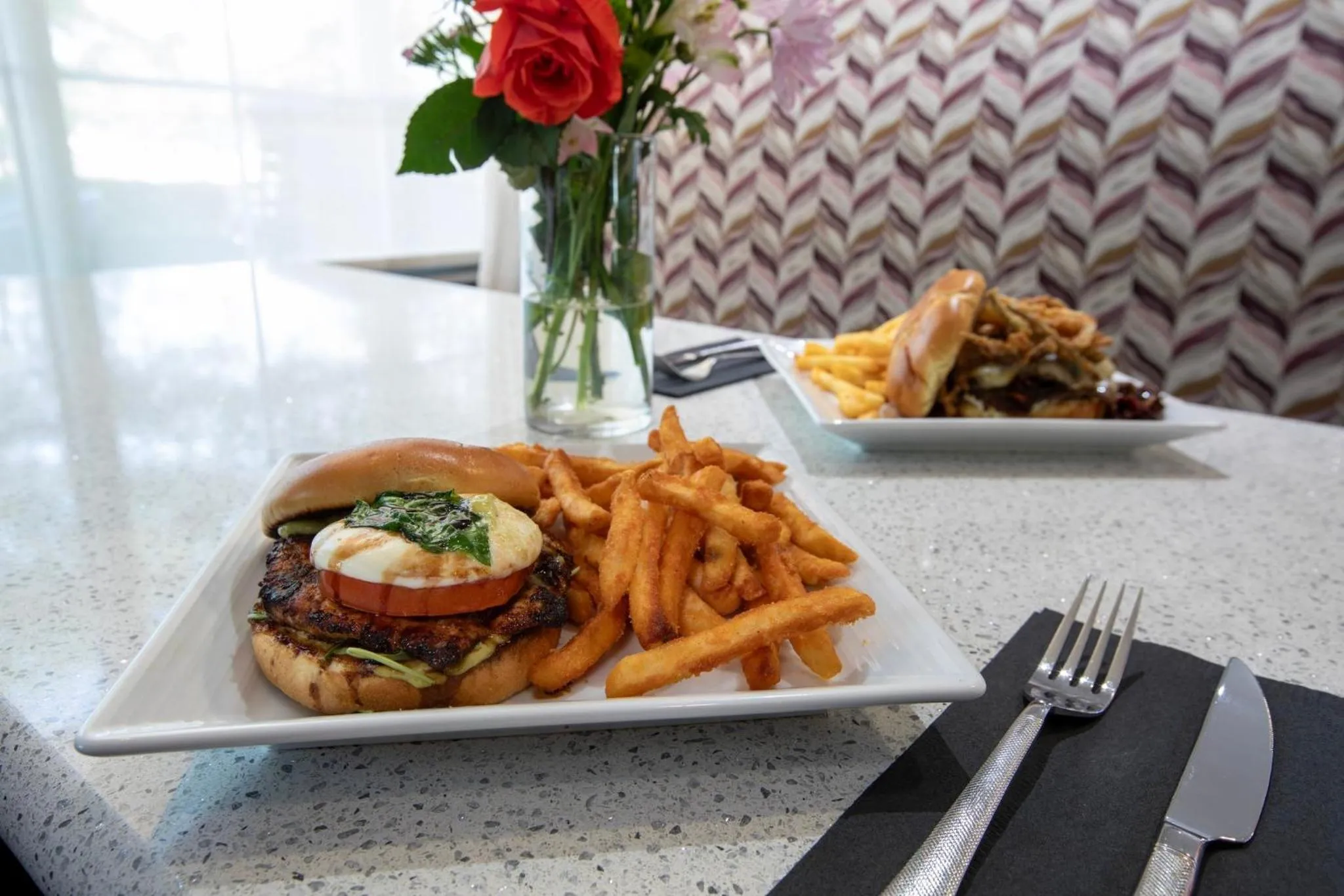 Restaurant/places to eat in Hotel Indigo Jacksonville-Deerwood Park by IHG