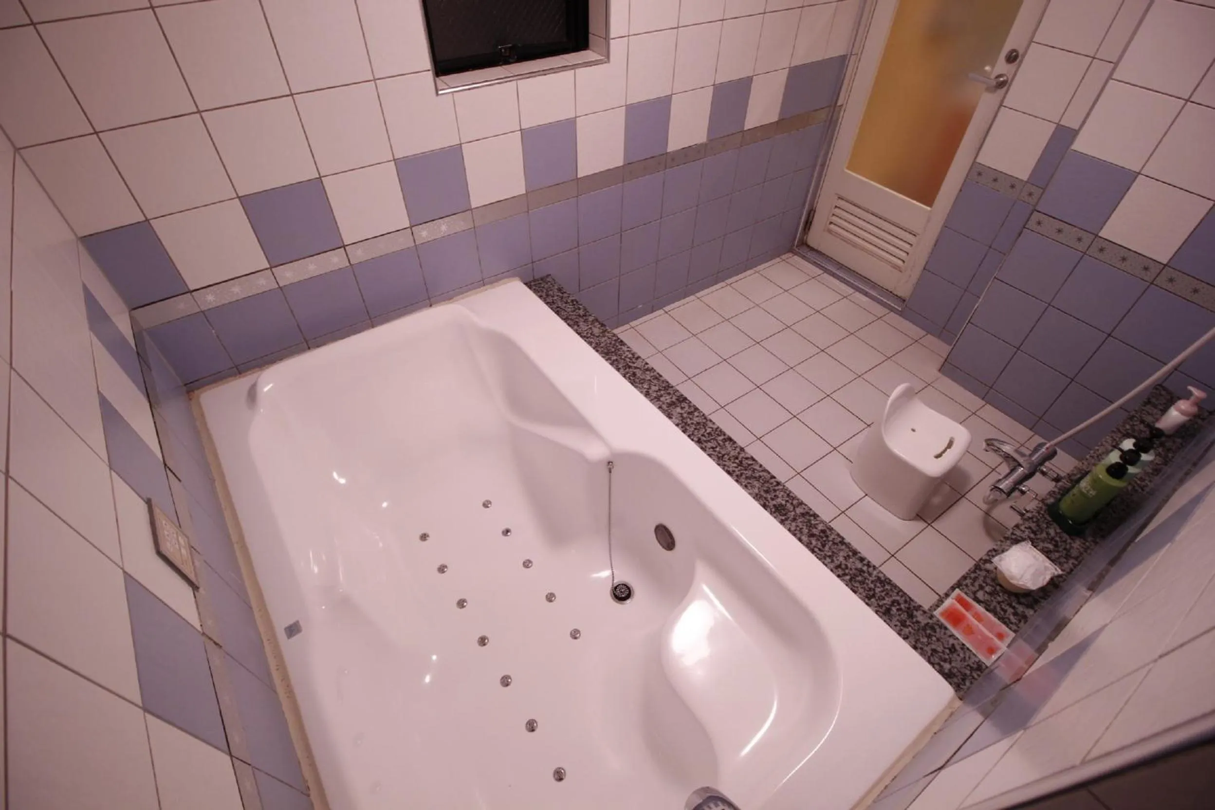 Shower in HOTEL ATLAS Shinkabukicho (Adult Only)