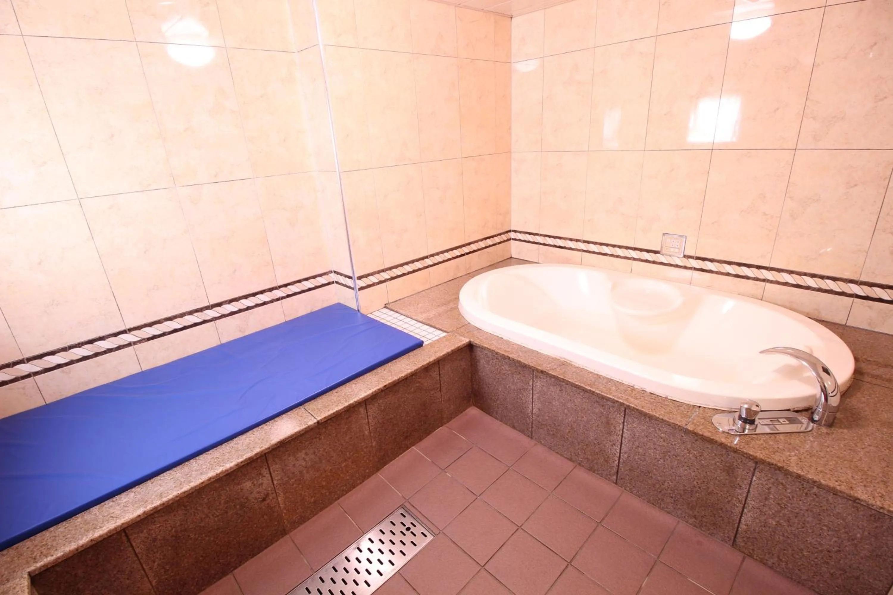 Shower in HOTEL ATLAS Shinkabukicho (Adult Only)