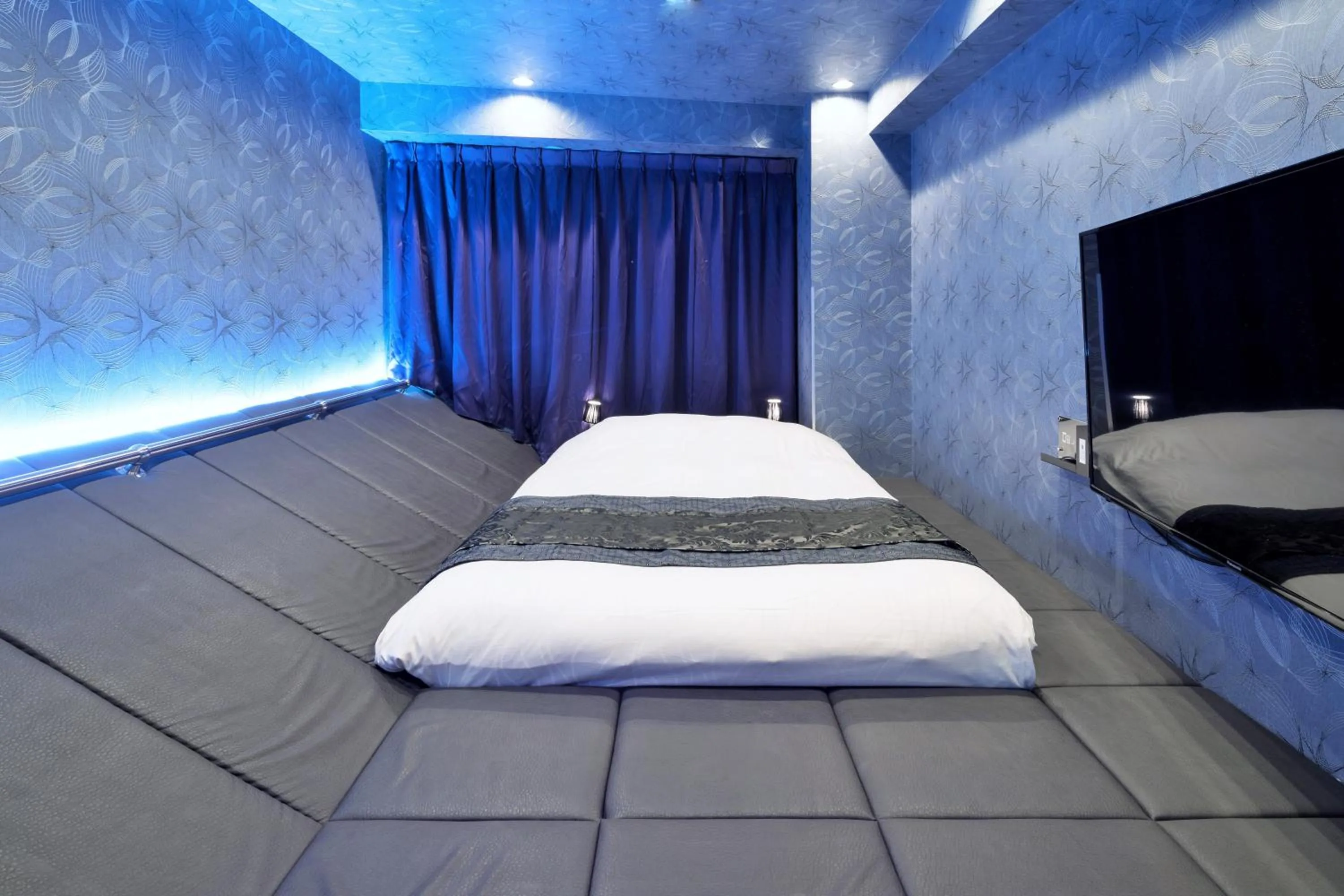 Photo of the whole room, Bed in HOTEL THE HOTEL SHINJUKU (Adult Only)