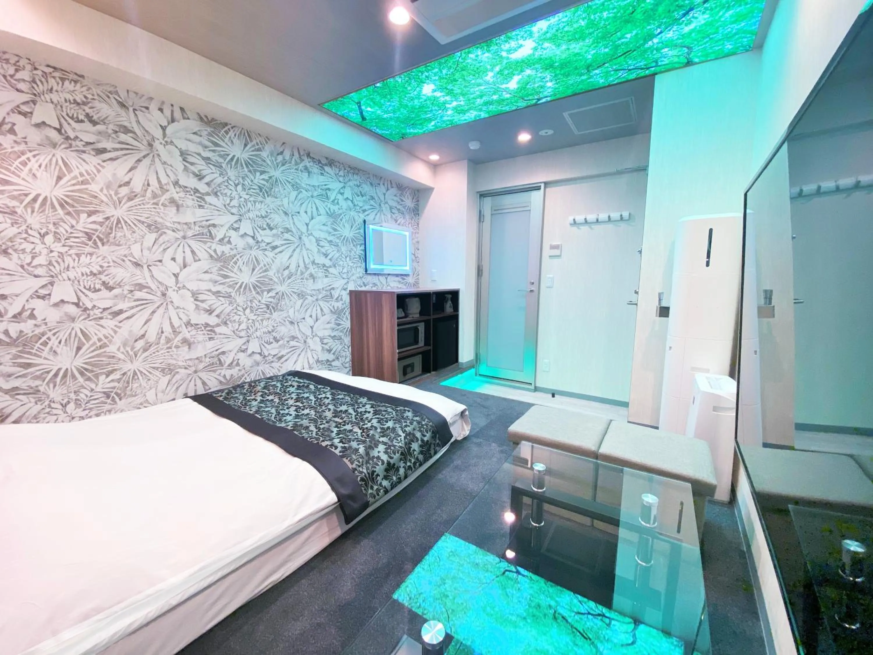 Photo of the whole room, Bed in HOTEL THE HOTEL SHINJUKU (Adult Only)