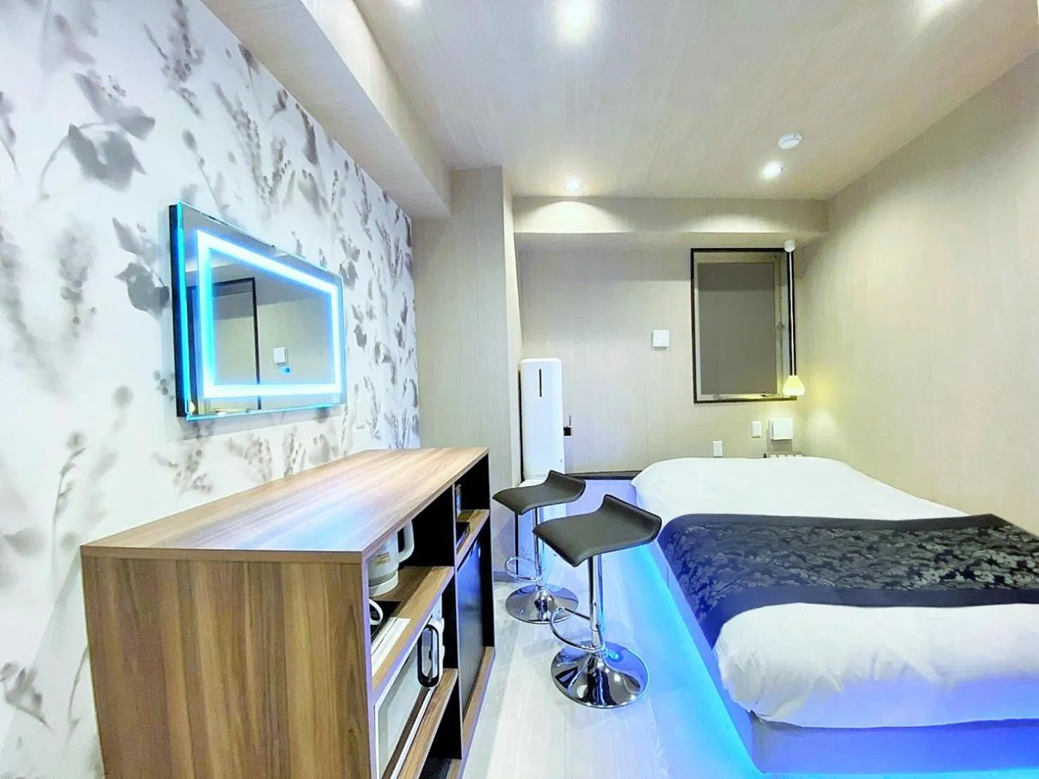 Photo of the whole room, Bed in HOTEL THE HOTEL SHINJUKU (Adult Only)