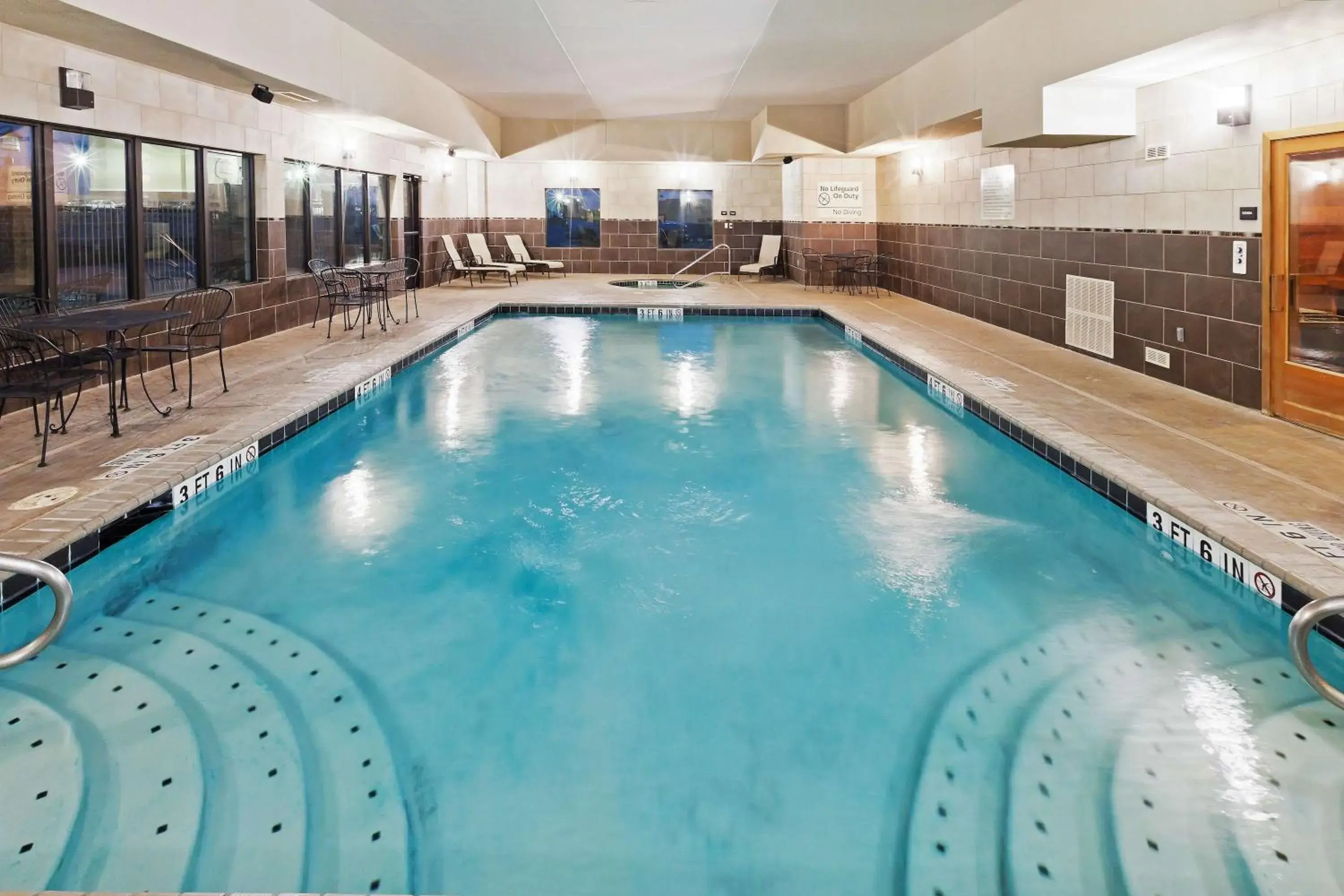 Pool view in Hampton Inn & Suites Dumas Pool view in Hampton Inn & Suites Dumas