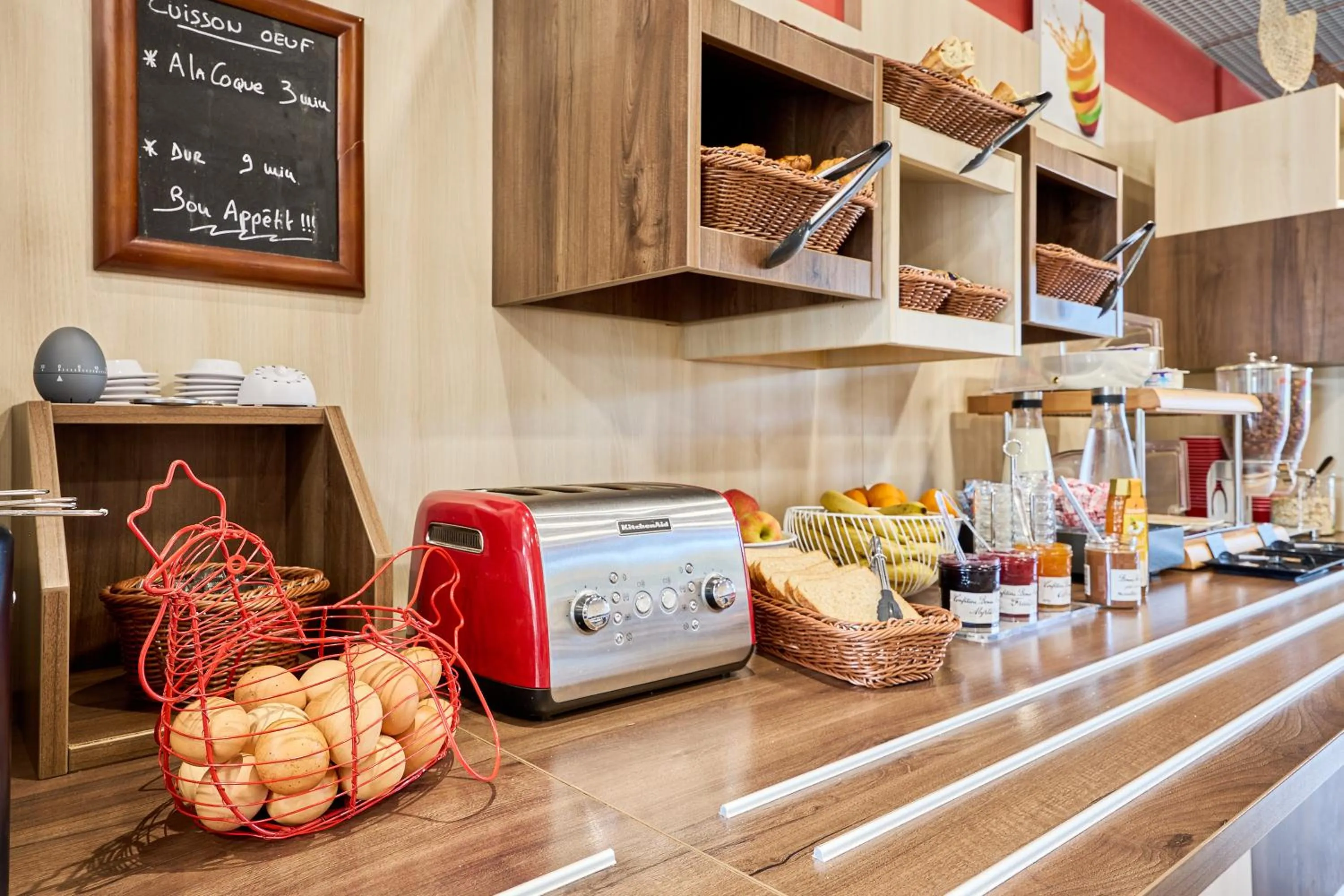 Food and drinks in Ace Hôtel Caen Nord Mémorial