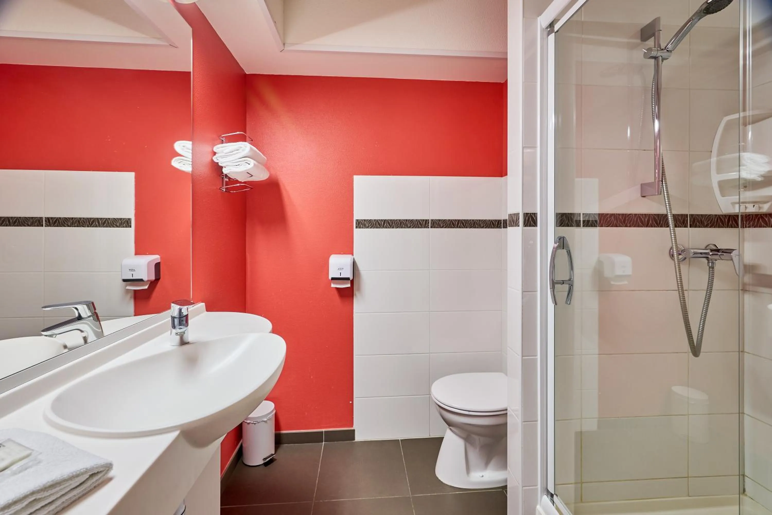 Shower in Ace Hôtel Caen Nord Mémorial