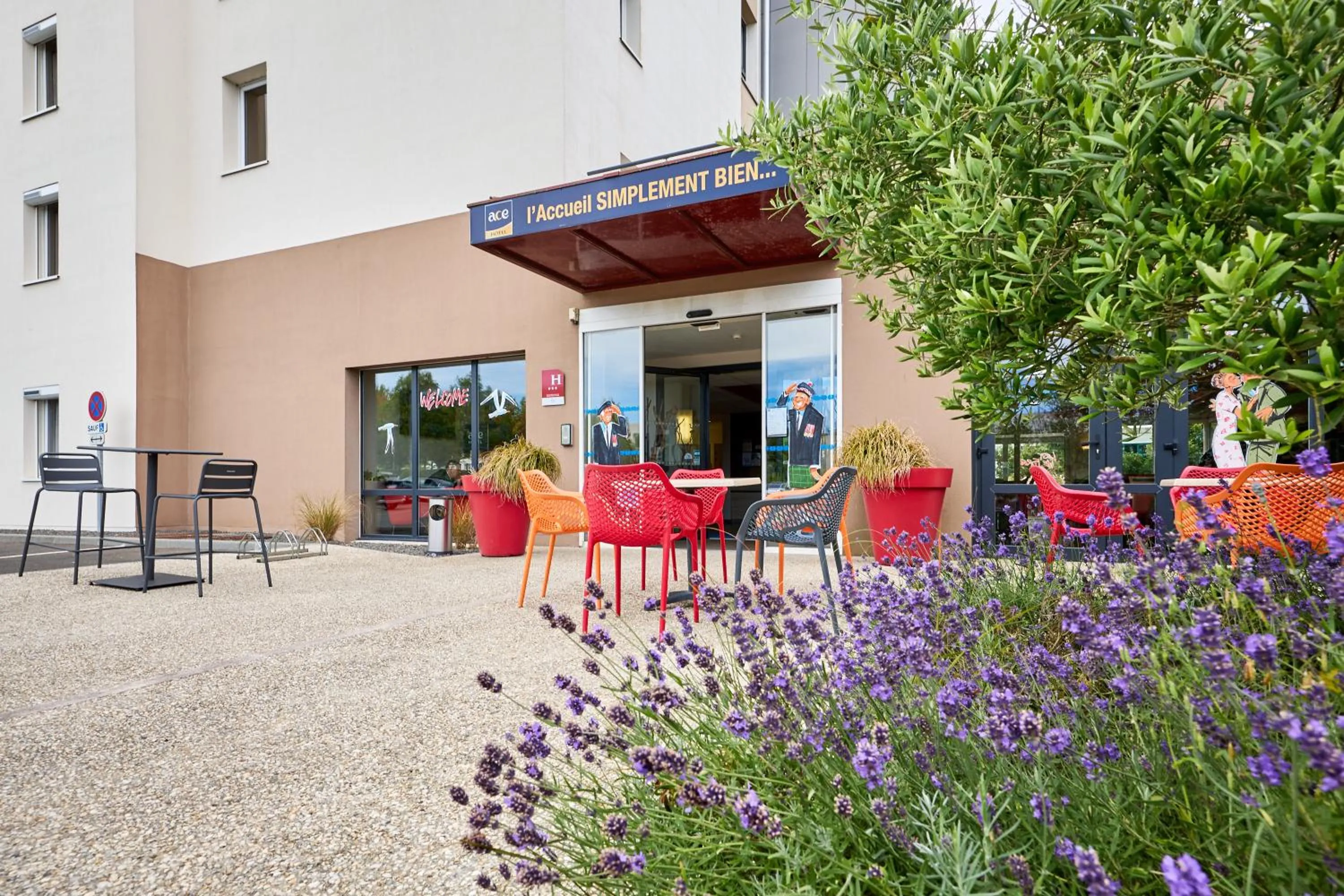 Facade/entrance in Ace Hôtel Caen Nord Mémorial