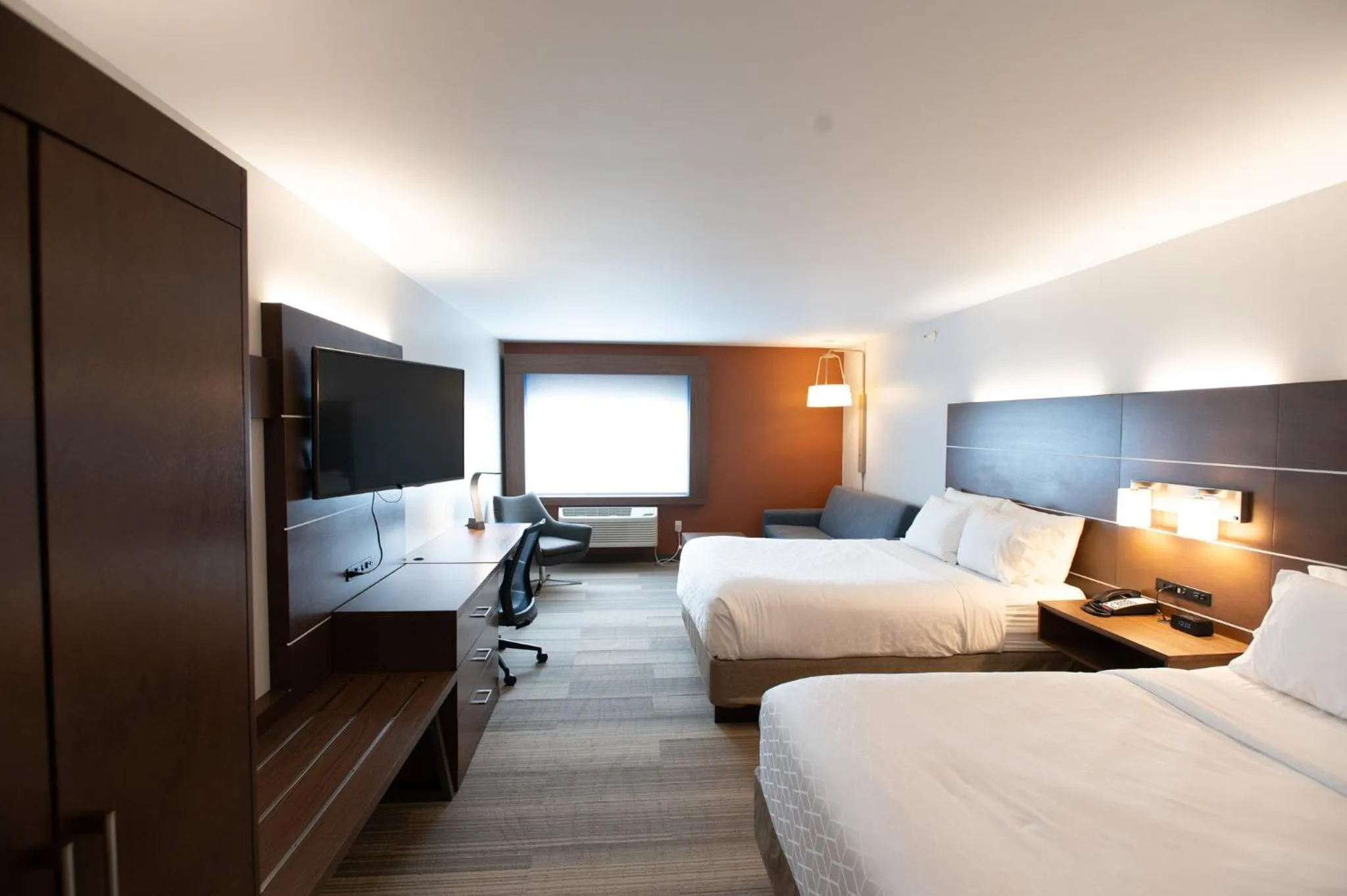 Photo of the whole room, Bed in Holiday Inn Express Houghton-Keweenaw by IHG