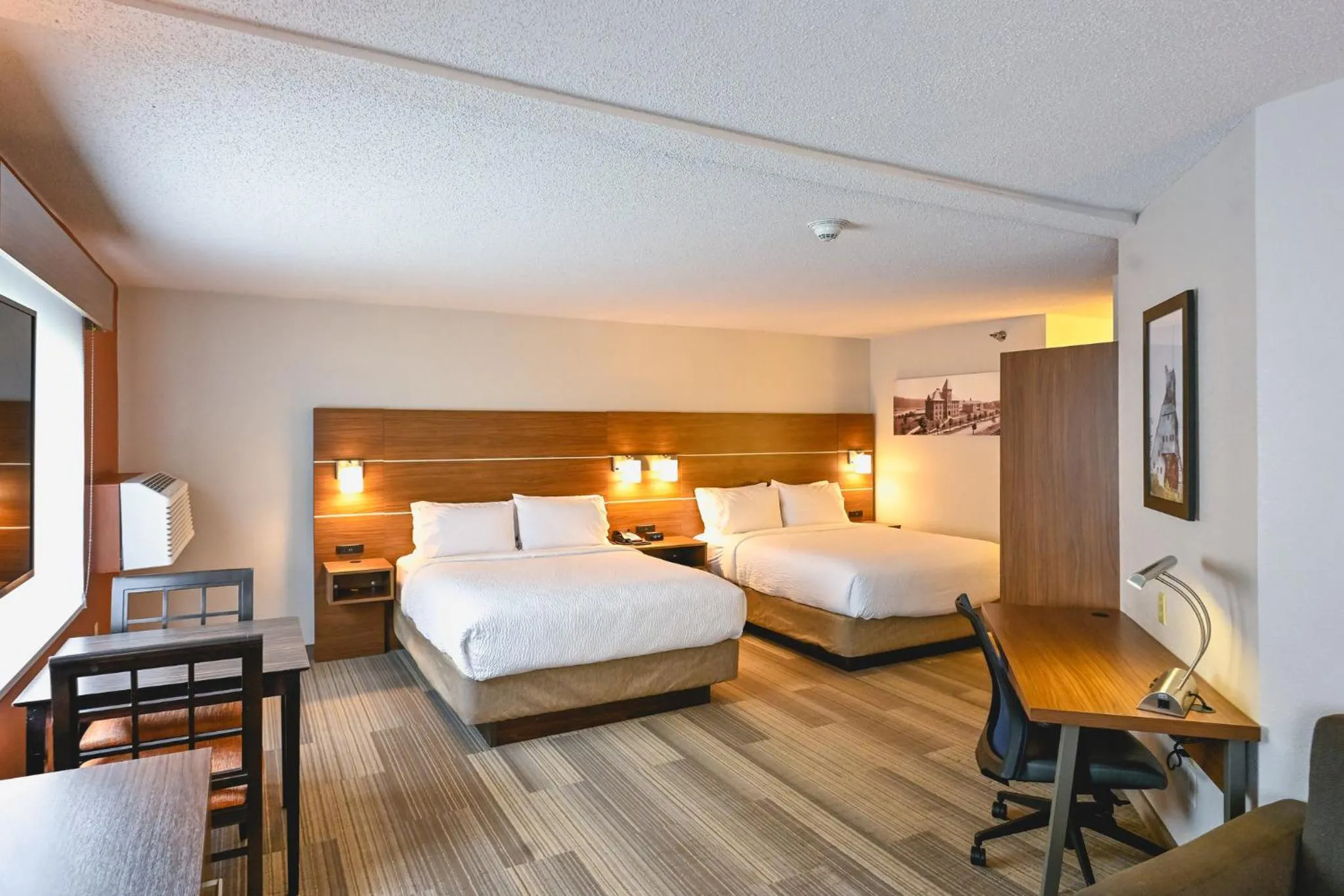 Photo of the whole room, Bed in Holiday Inn Express Houghton-Keweenaw by IHG