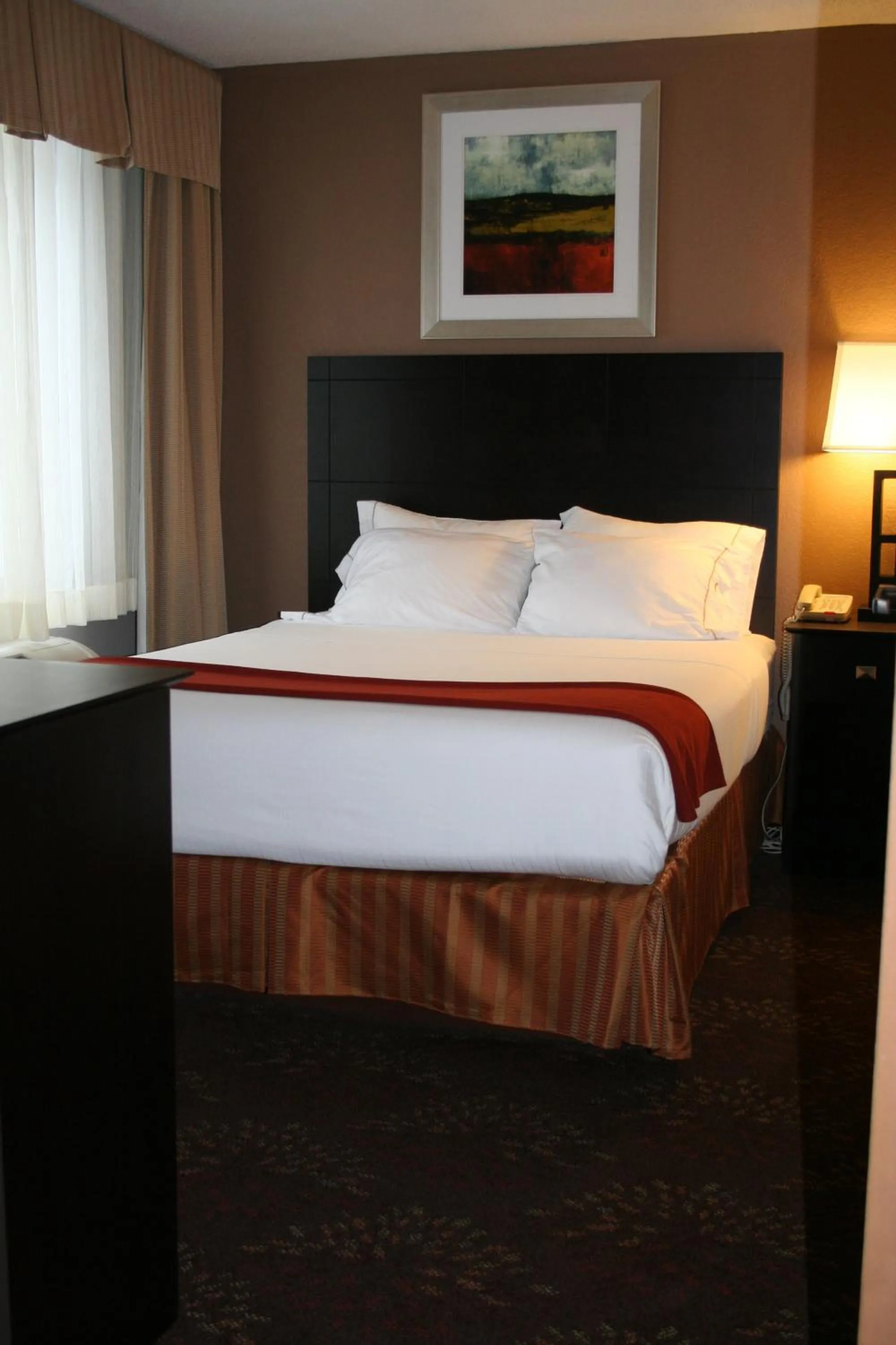 Photo of the whole room, Bed in Holiday Inn Express Houghton-Keweenaw by IHG