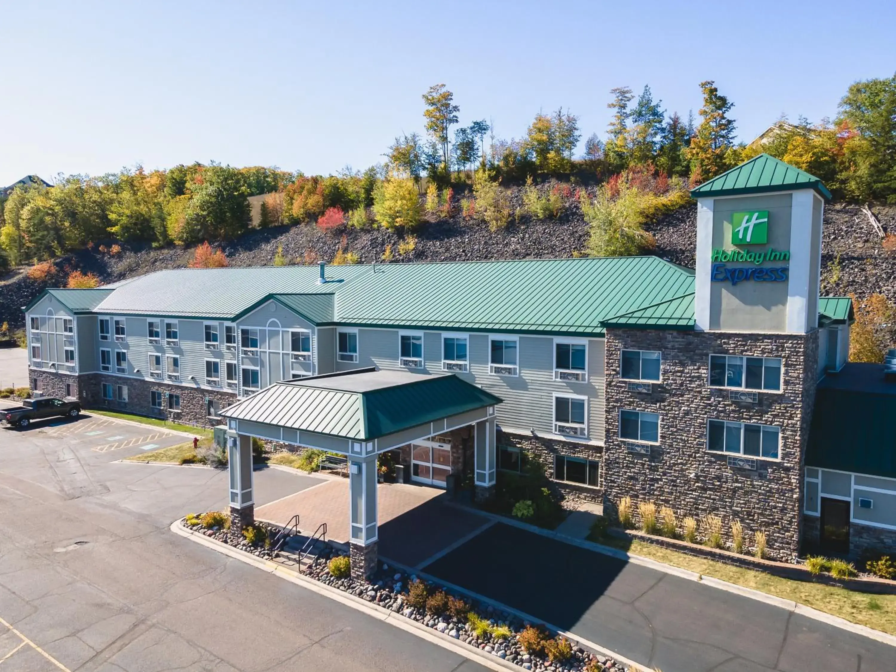 Property building in Holiday Inn Express Houghton-Keweenaw by IHG Property building in Holiday Inn Express Houghton-Keweenaw by IHG