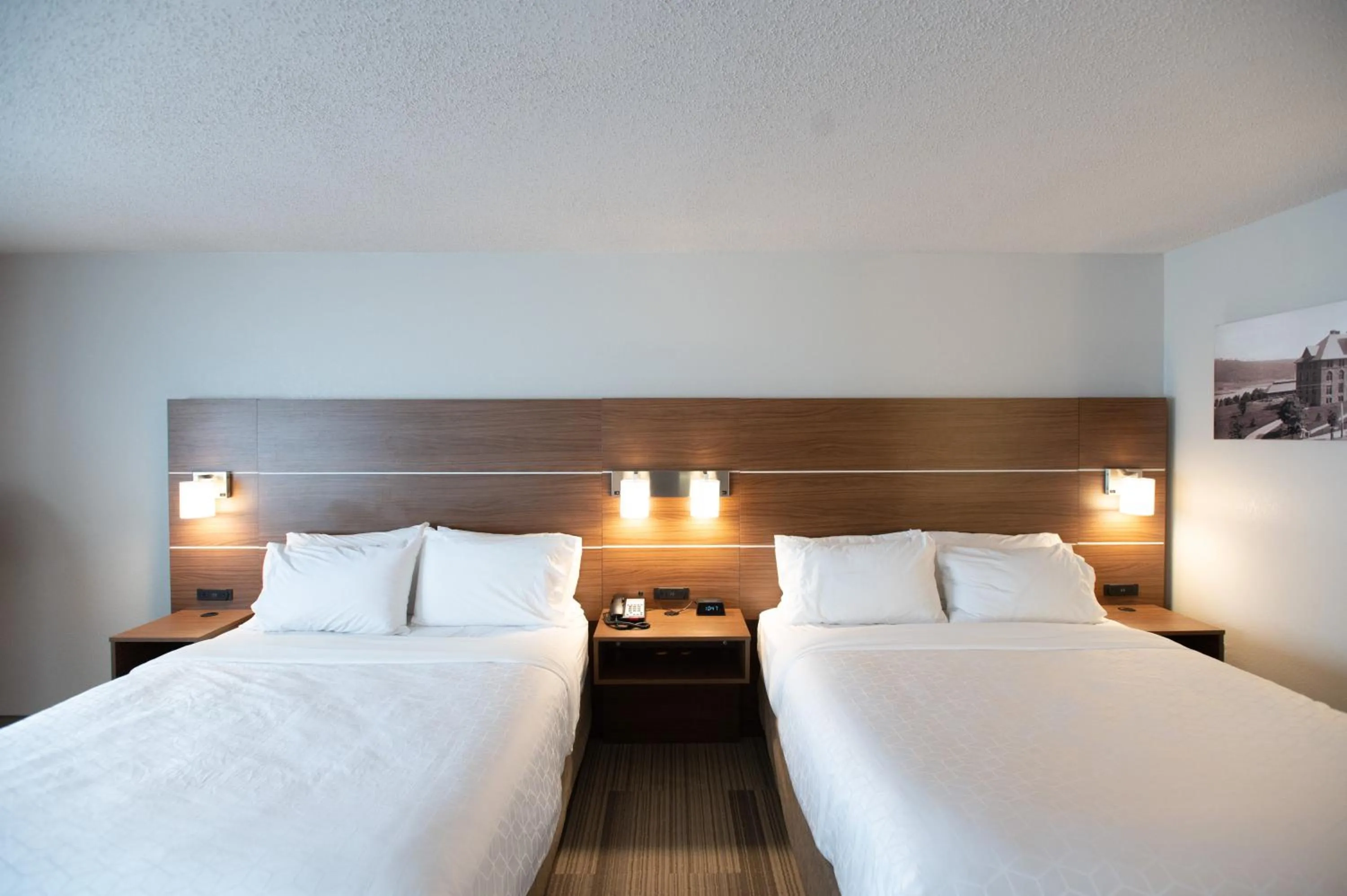 Bed in Holiday Inn Express Houghton-Keweenaw by IHG