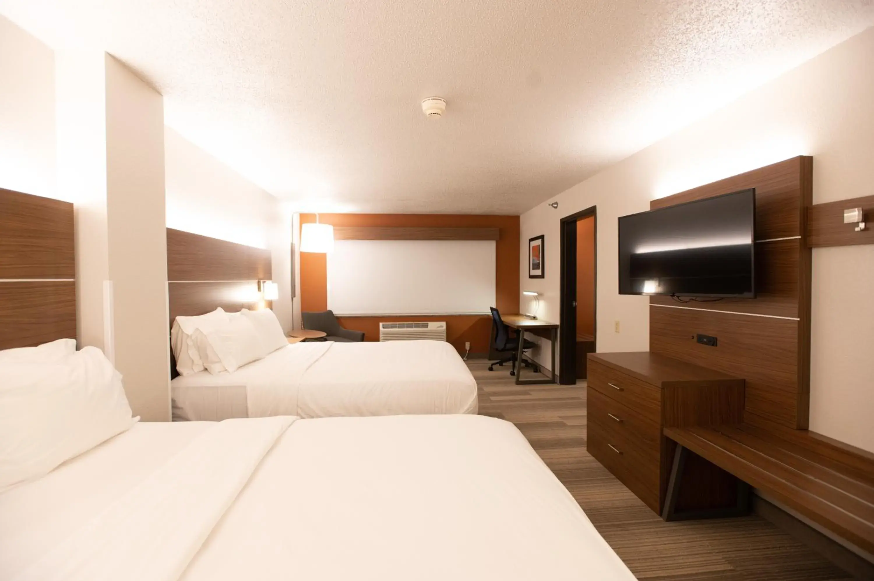 Bed in Holiday Inn Express Houghton-Keweenaw by IHG Bed in Holiday Inn Express Houghton-Keweenaw by IHG