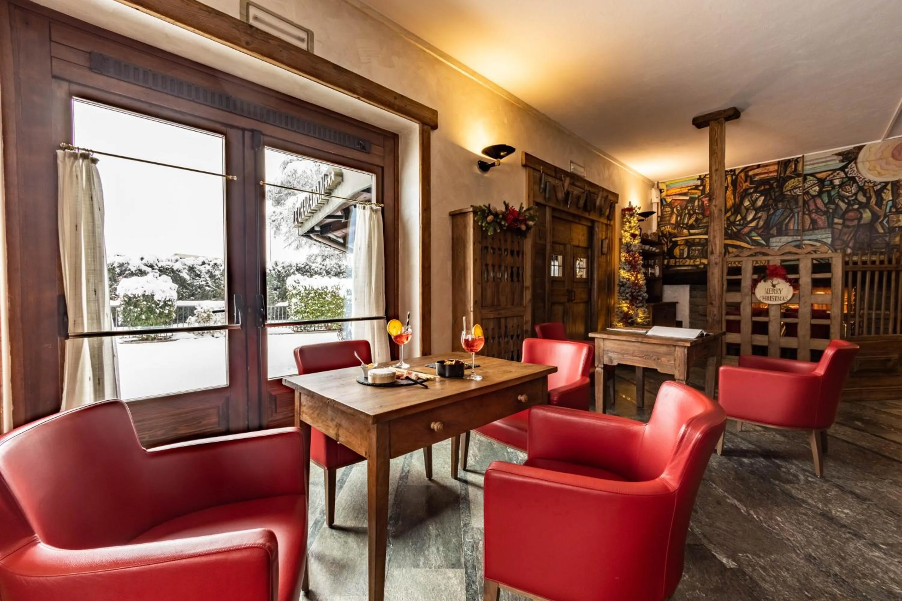 Lobby or reception in Hotel & Restaurant Le Charaban