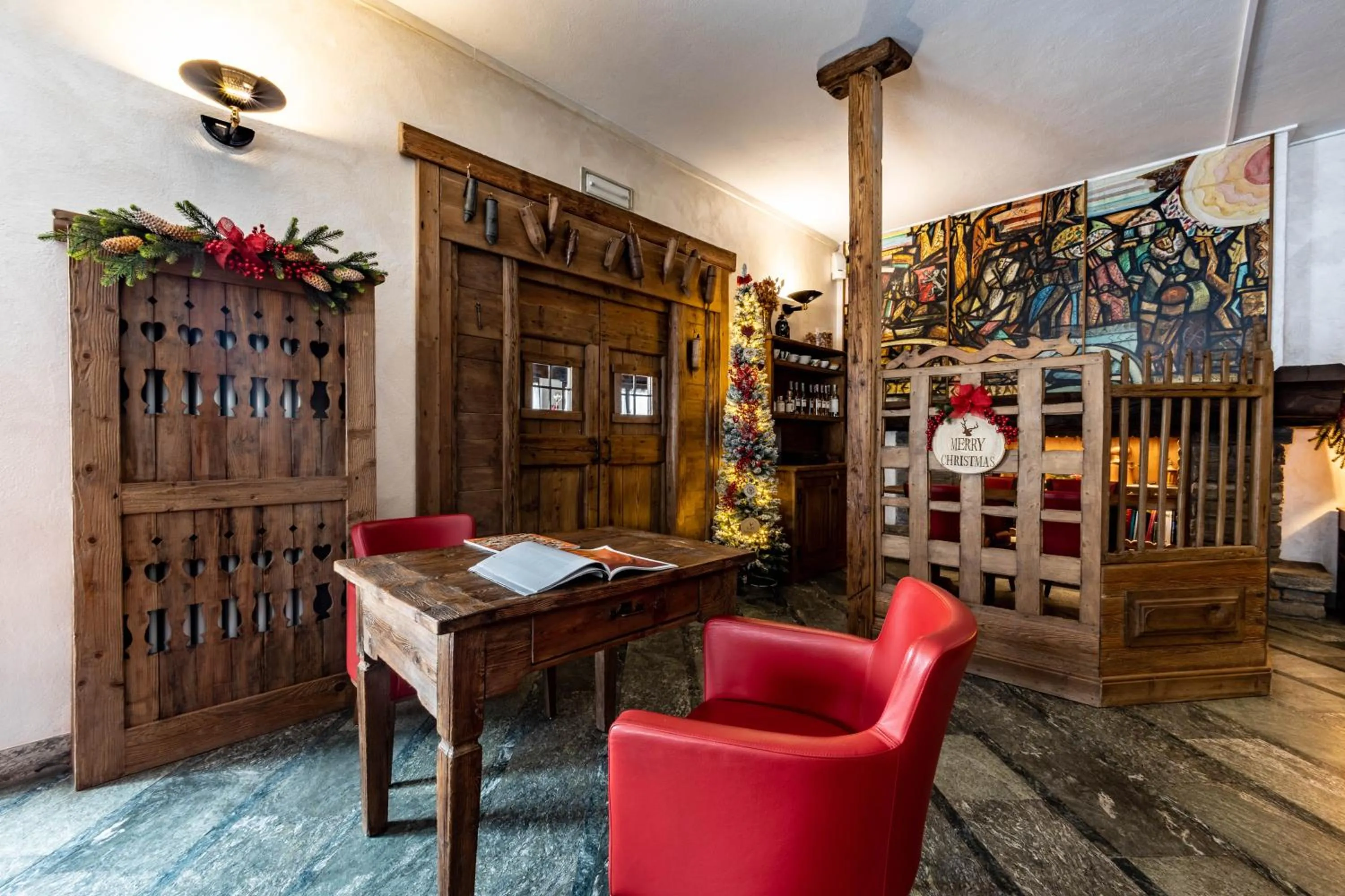 Lobby or reception in Hotel & Restaurant Le Charaban