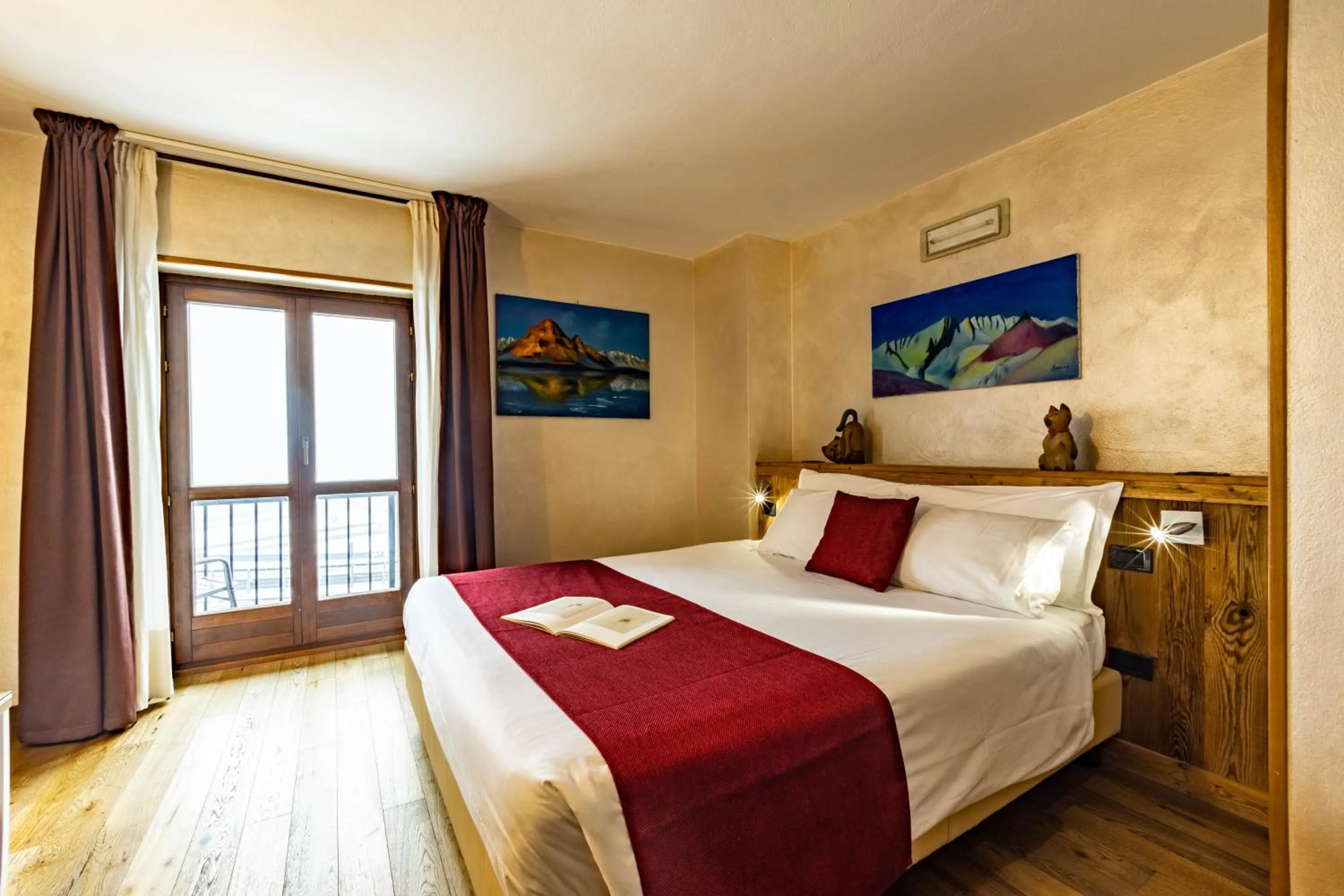 Bedroom, Bed in Hotel & Restaurant Le Charaban