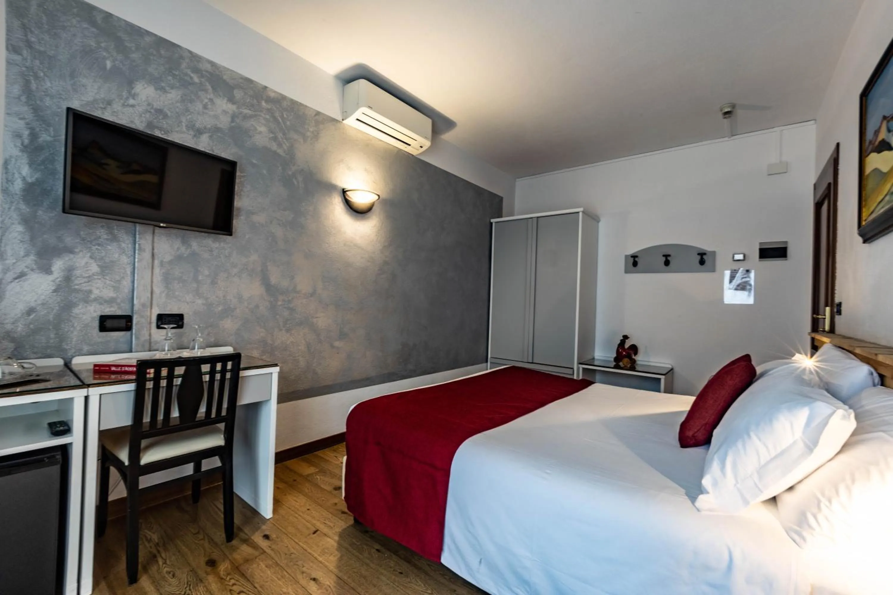 bunk bed, Bed in Hotel & Restaurant Le Charaban