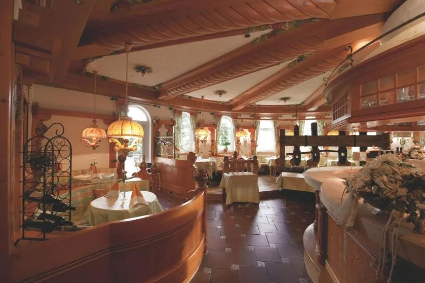 Restaurant/places to eat in Alemannenhof