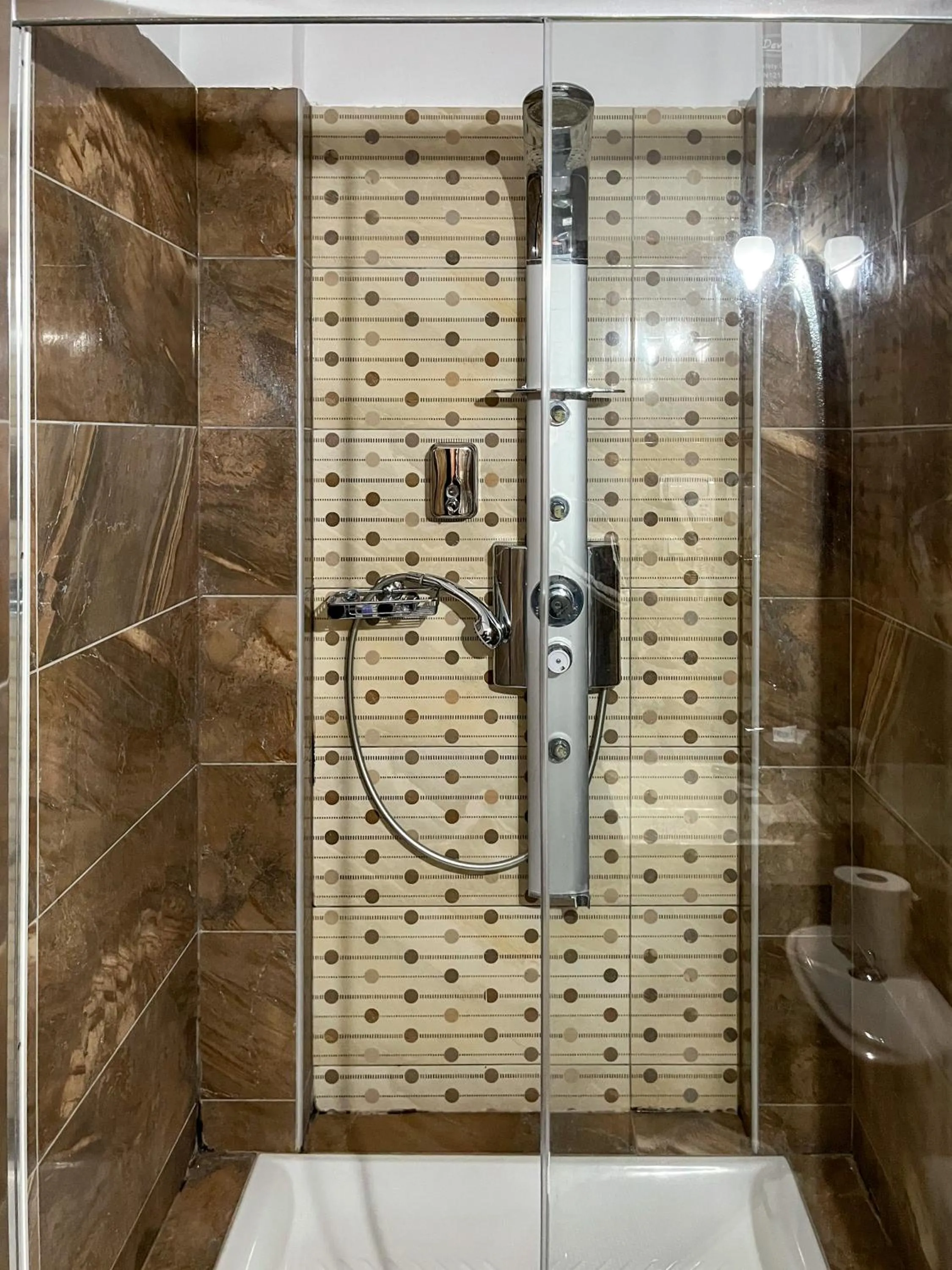 Shower in Toti Boutique Rooms