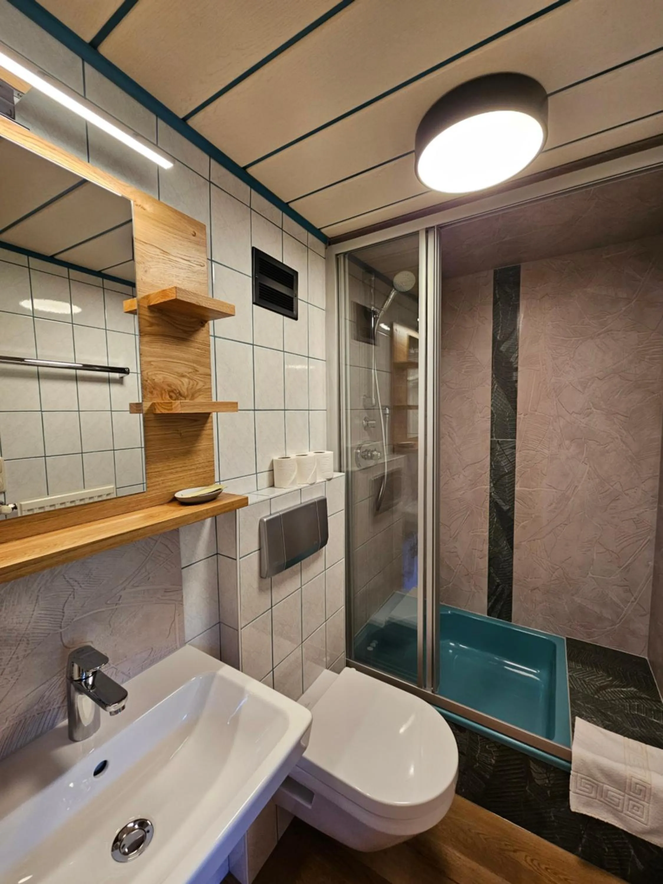 Bathroom in Landhotel Lacknerhof