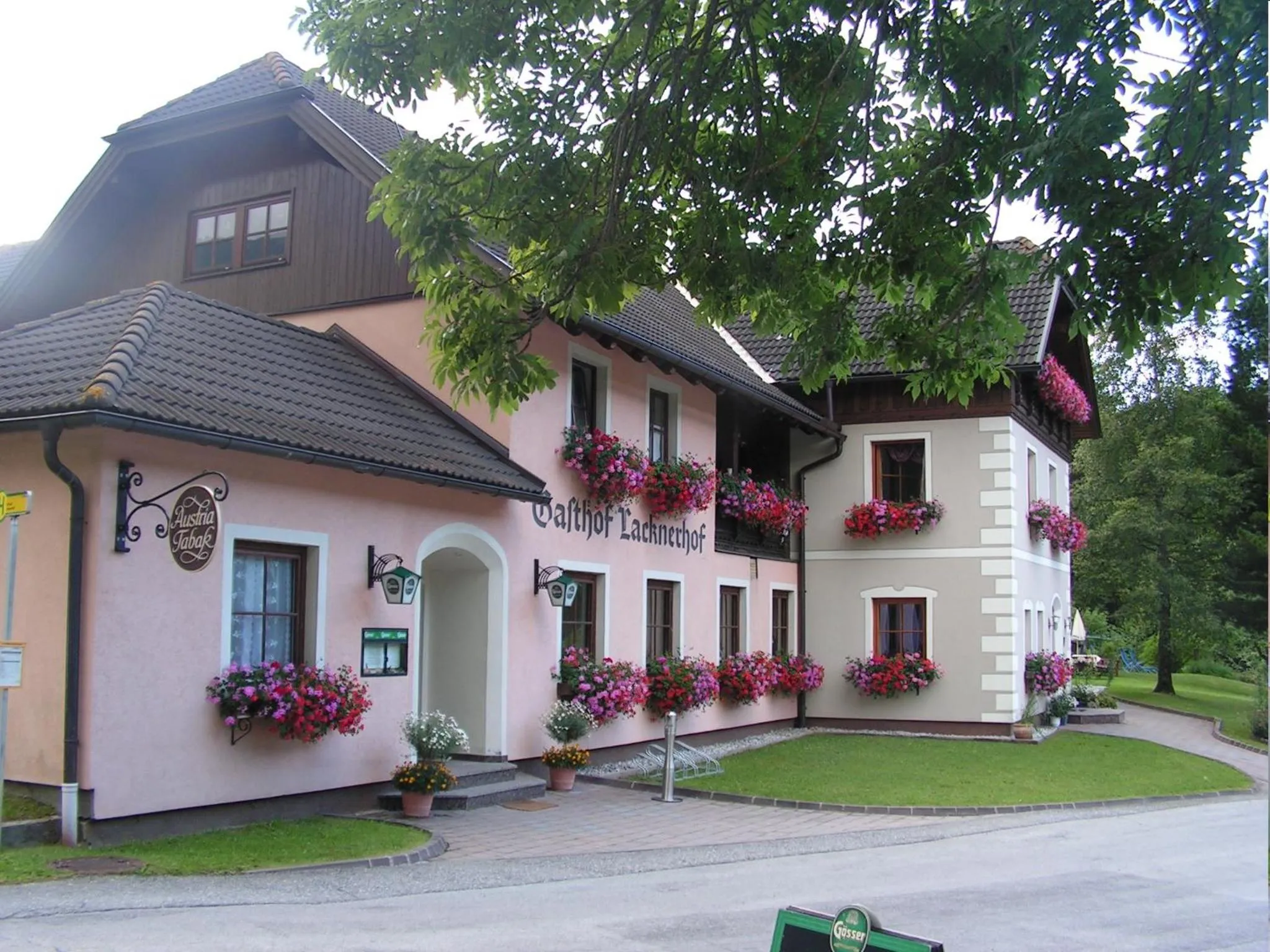 Facade/entrance in Landhotel Lacknerhof