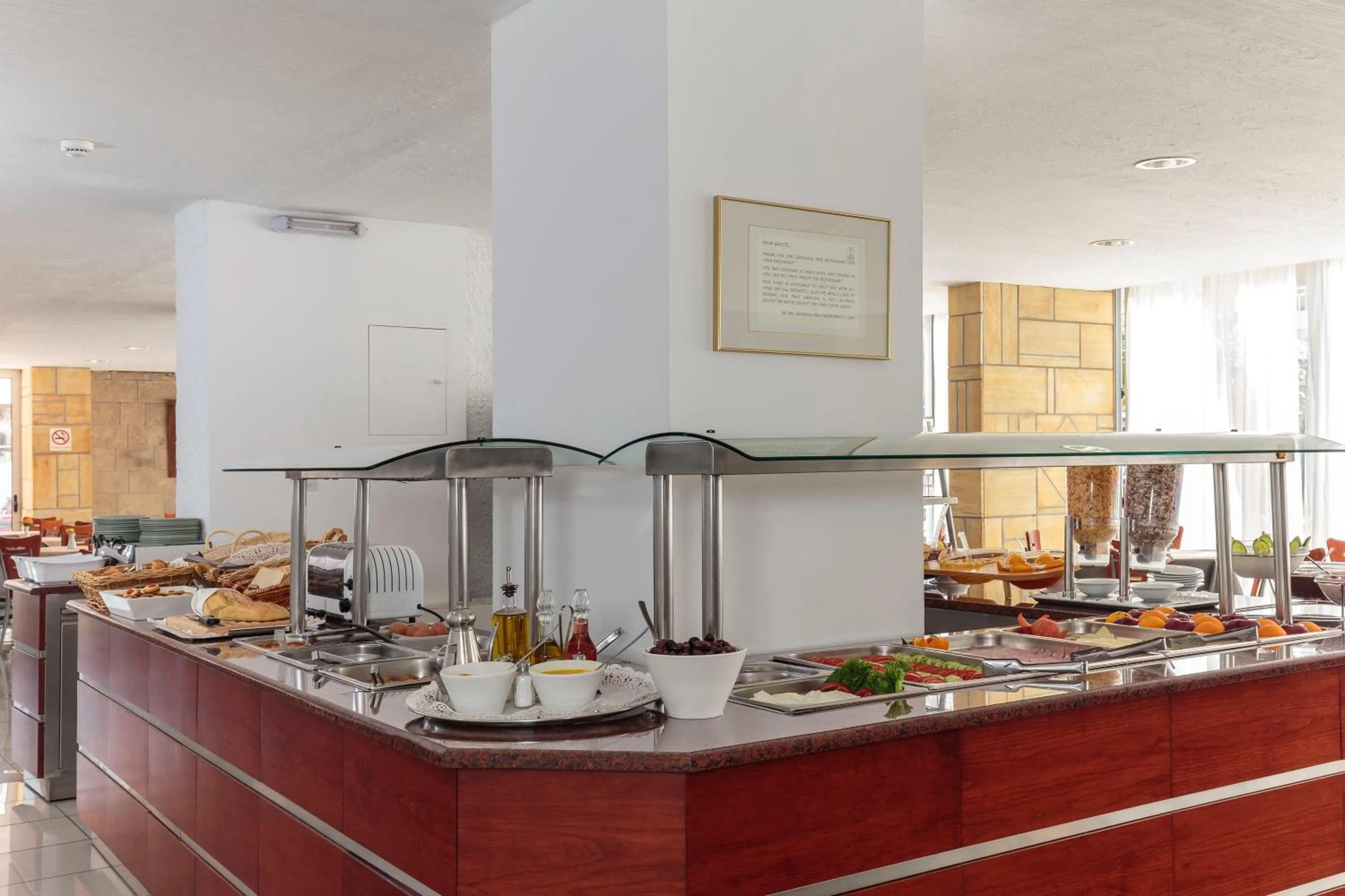 Restaurant/places to eat in Athena Hotel