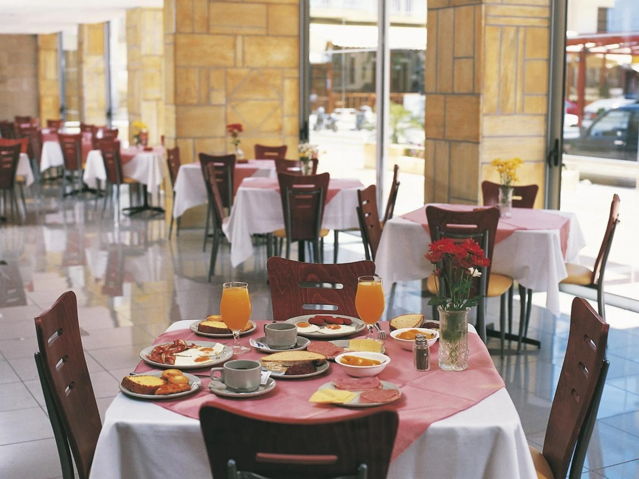 Restaurant/places to eat in Athena Hotel