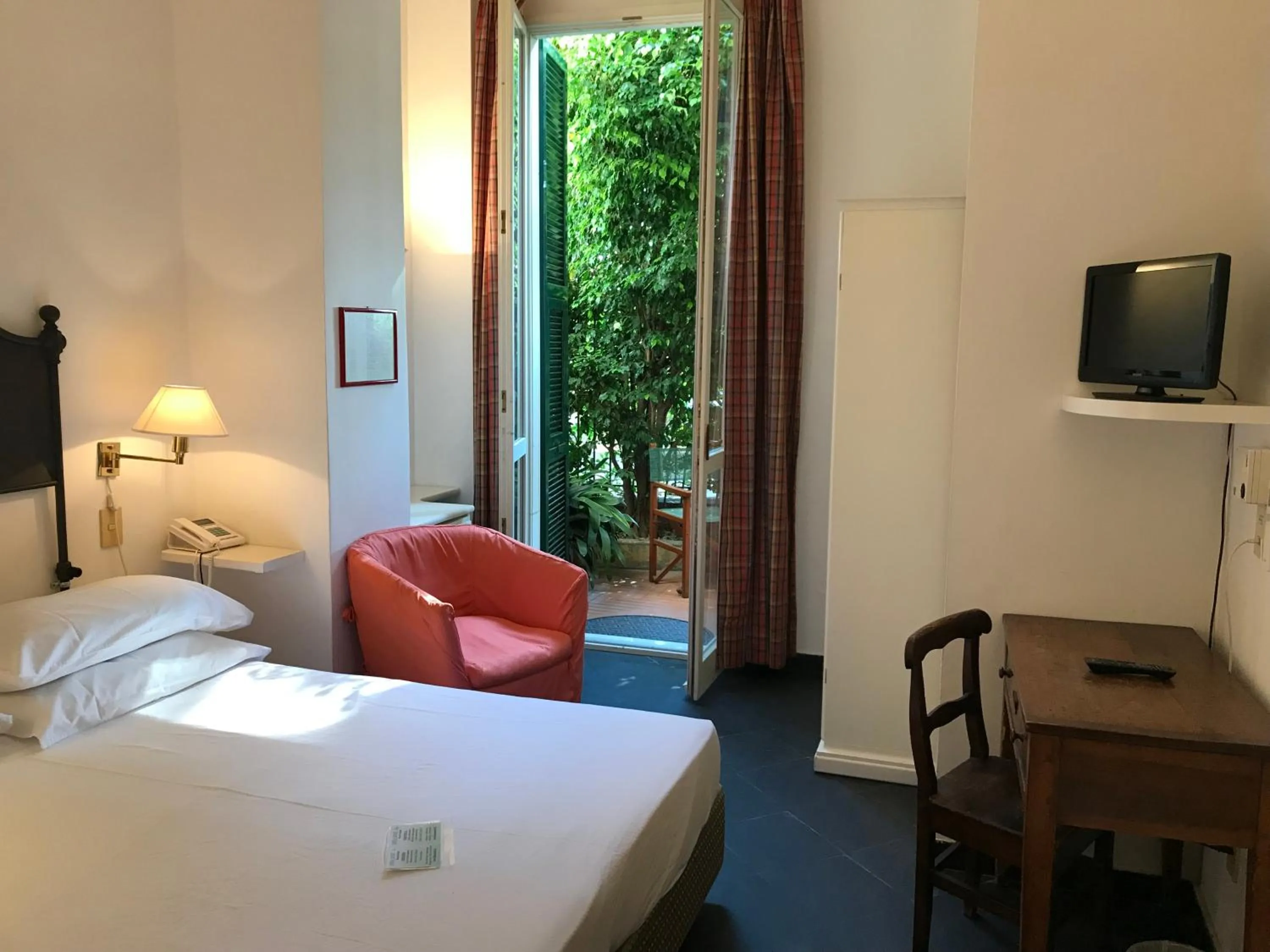 Photo of the whole room, Bed in Hotel Beau Rivage